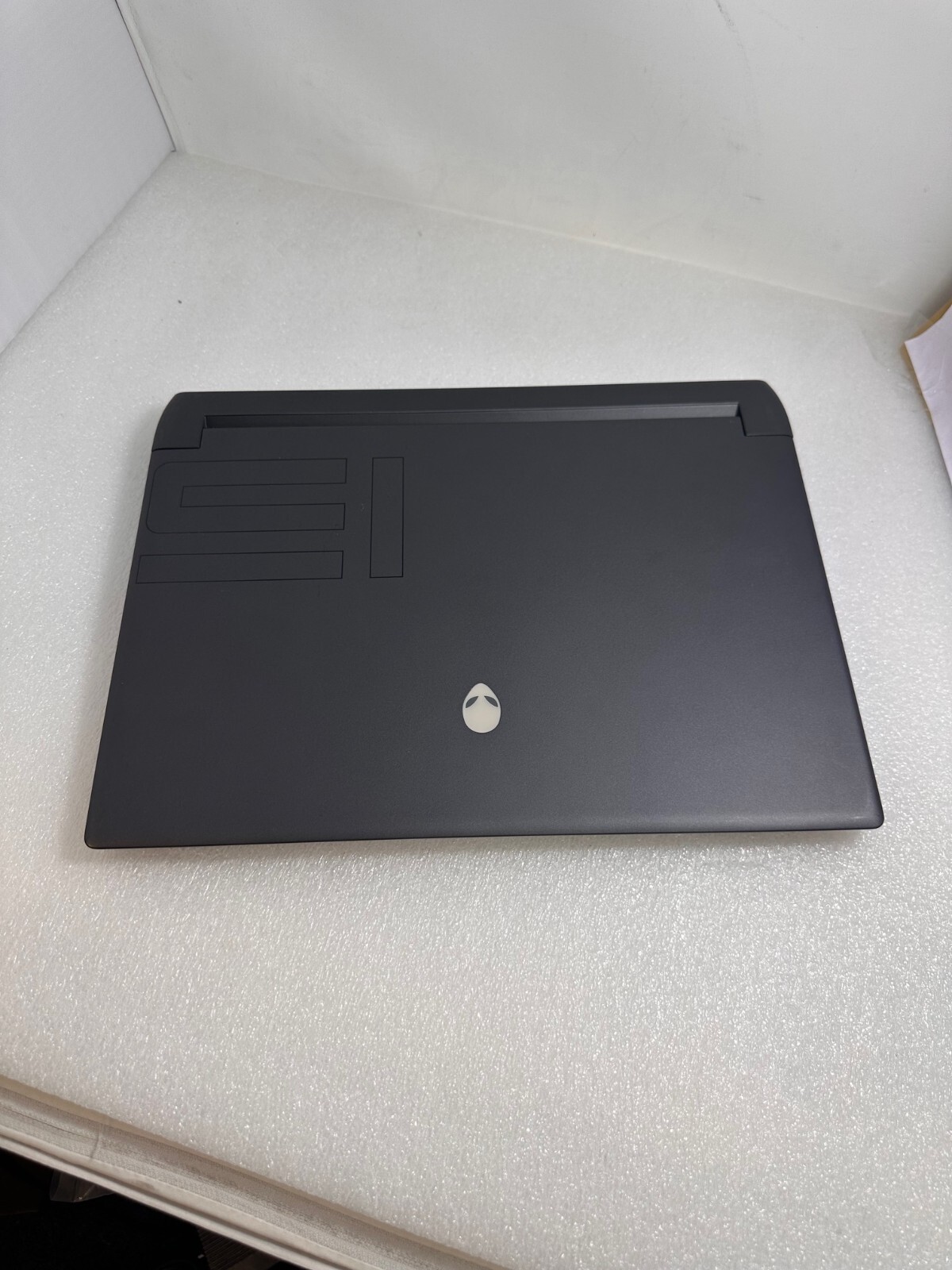 Dell Alienware 15.6″ FHD m15 Ryzen Edition R5 AMD Ryzen 7 5800H 16gb ram 512gb