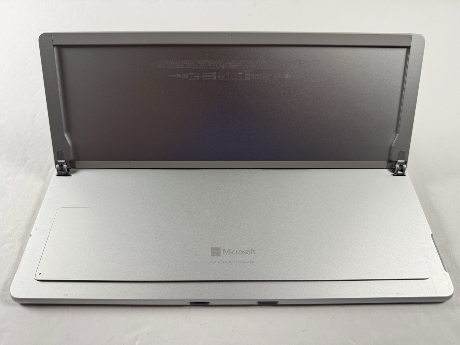 Microsoft Surface Pro 8 (1982) i5-1145G7 – 16GB RAM – 256GB 120Hz – Win 11 Pro