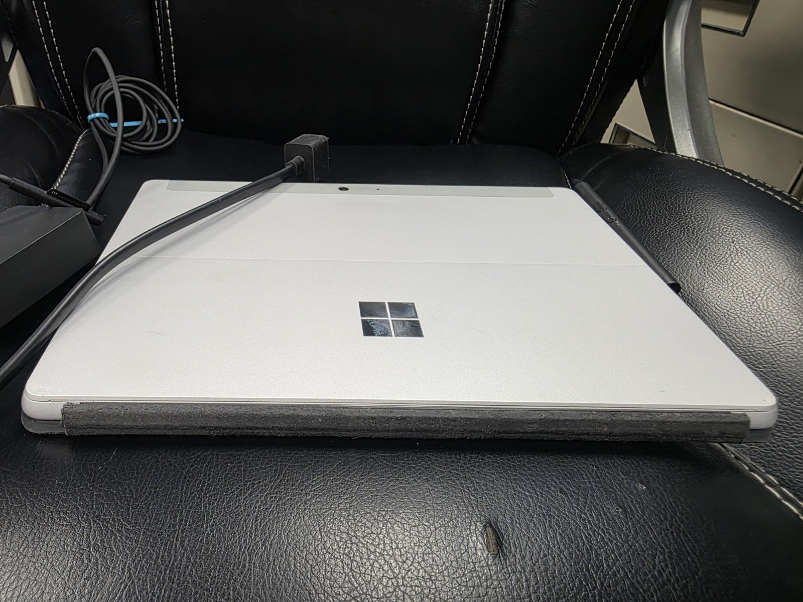 Microsoft Surface Go 3 i3-10100Y 1.3GHz 8GB RAM 128GB SSD+ Charger+Keyboard+ Pen