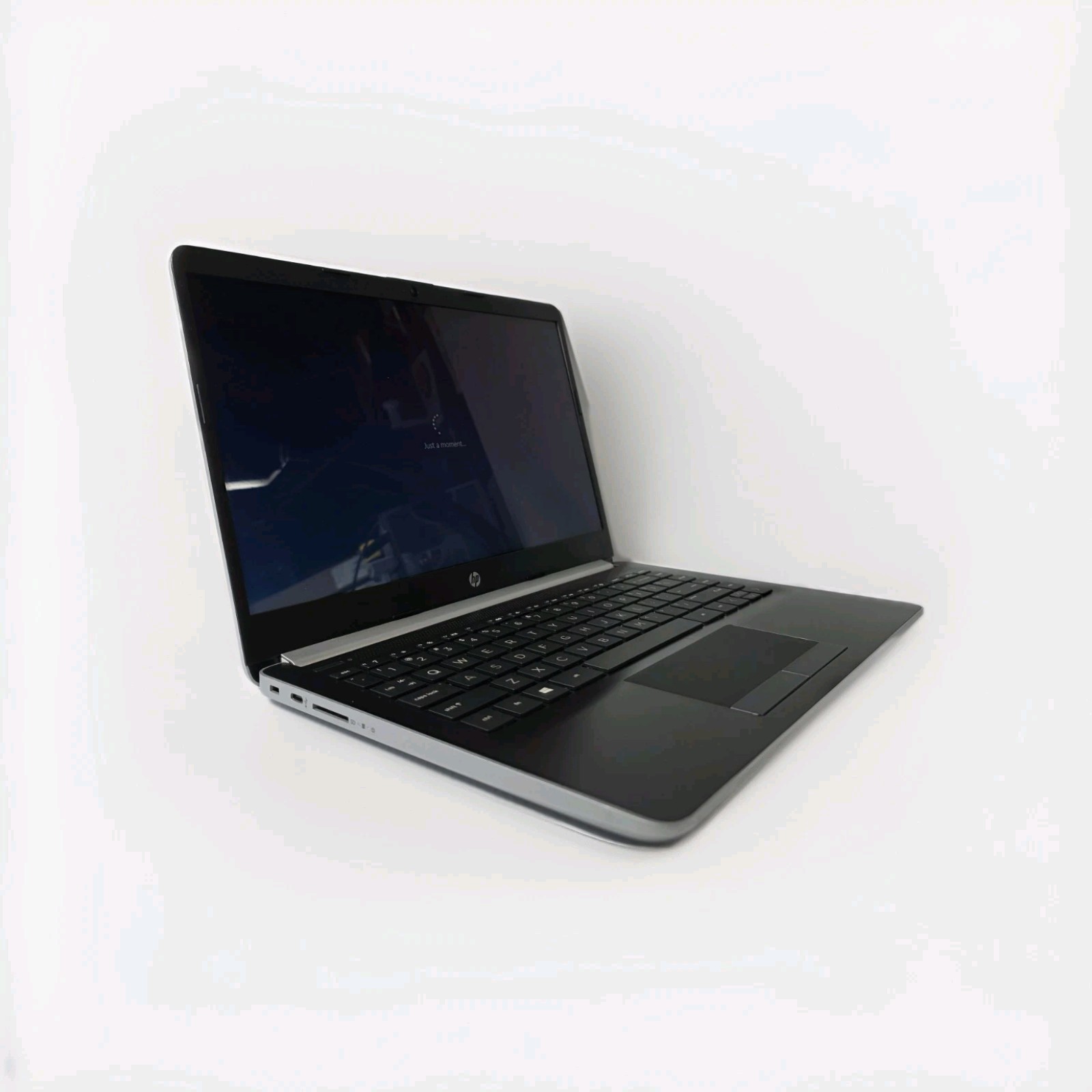 HP 14-dk0002dx 14″ 128GB SSD AMD A9-9425 4GB RAM Laptop Windows 10