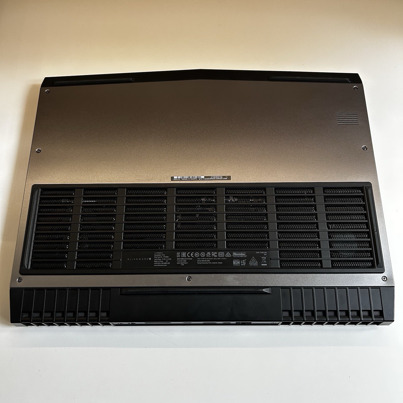 Alienware 17 R5 17.3″ Gaming Laptop-i7-8750H-32GB RAM-1 TB HDD-256 GB SSD *READ*