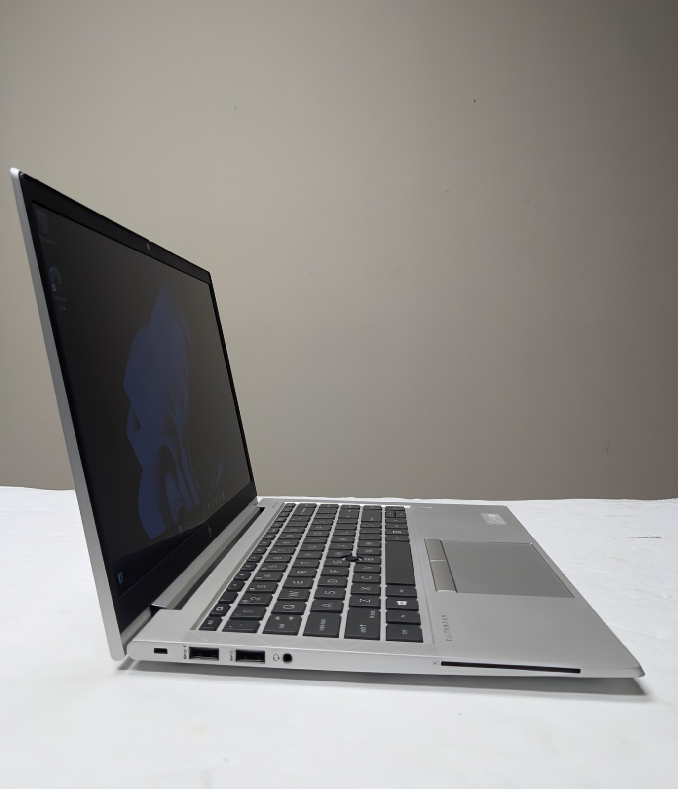 HP EliteBook 845 G7 14″ Full HD Laptop Ryzen 5 PRO 4650U 16GB 1TB SSD W11P