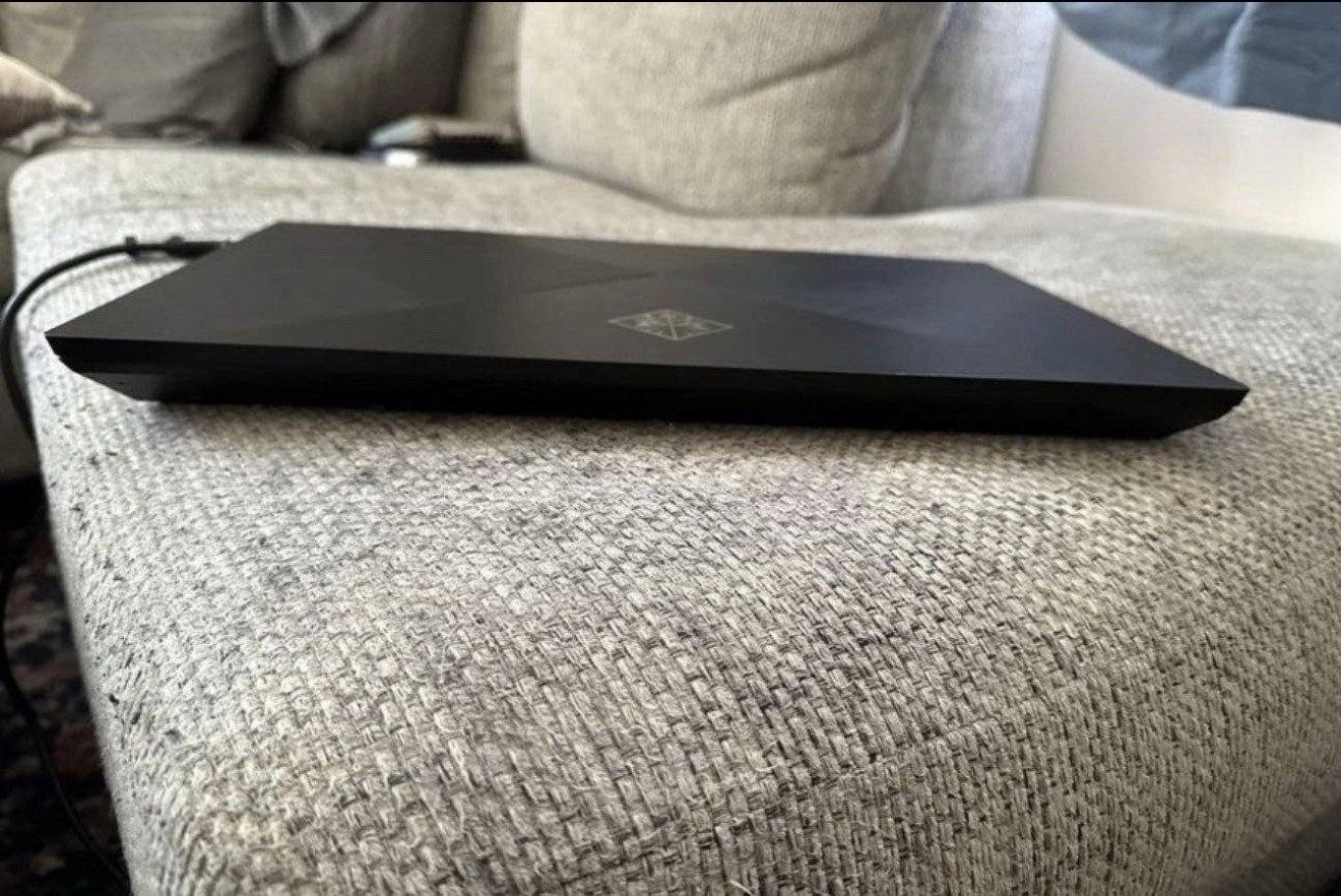 HP Omen 15 I7-10750H, RTX 2060 6GB, 12gb Ram, 1Tb SSD , 256 GB M.2