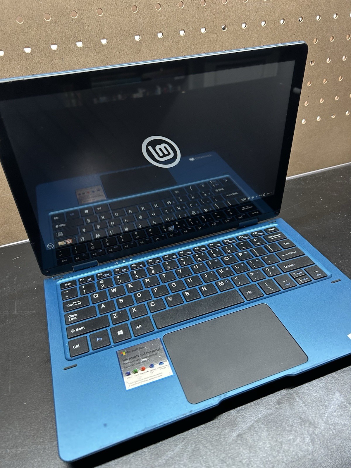 Gateway Touchscreen Laptop GWTC116-2BL Linux Mint Intel Celeron Tested No Chgr