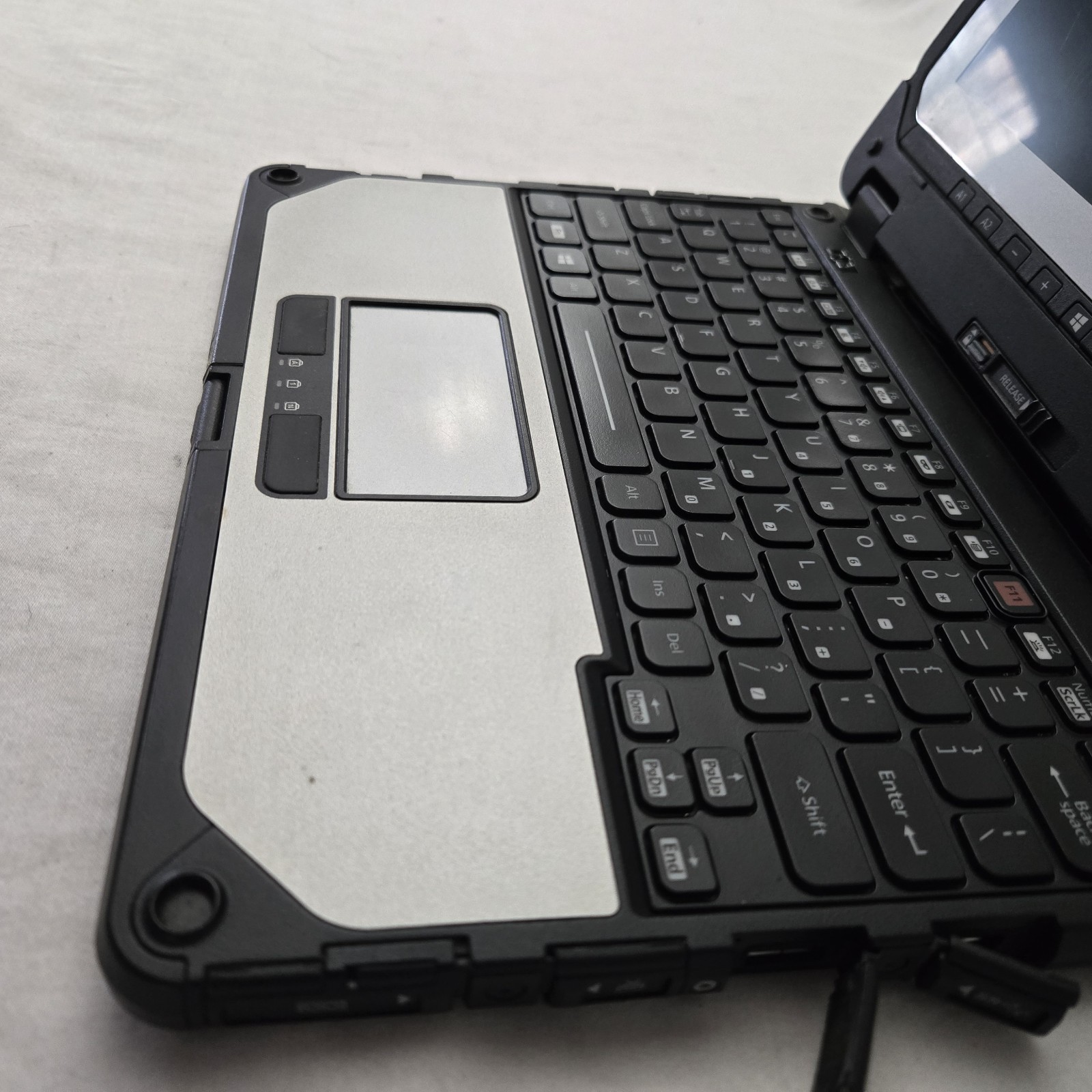 Panasonic Toughbook CF-20 10.1″ i5-7Y57 1.20GHz 256GB SSD 8GB 4G | Grade B-
