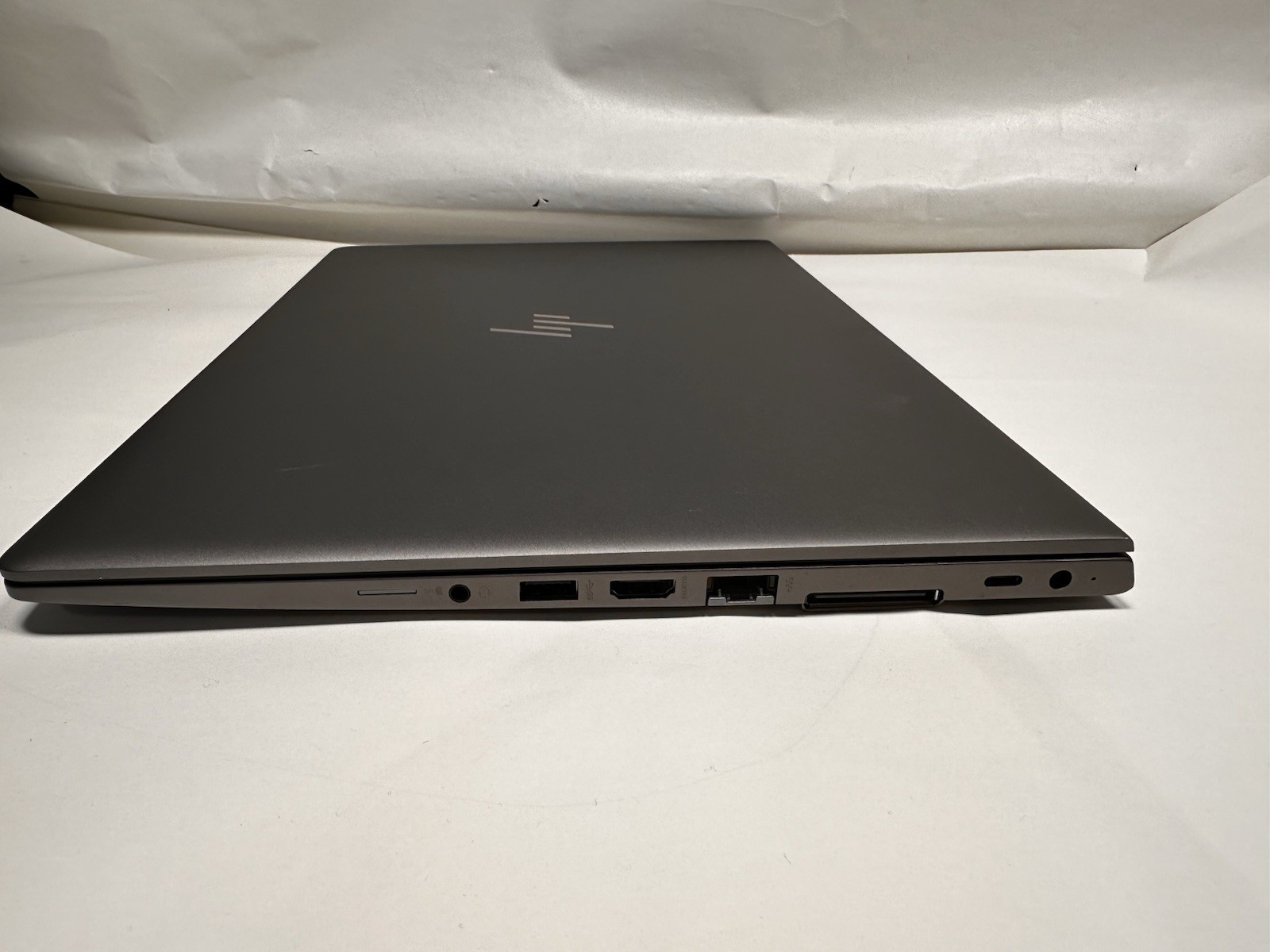 HP ZBook 15U G6 I7-8665U 256GB SSD Nvme 16GB Gpu Radeon Pro WX3200 Win11 Grade A