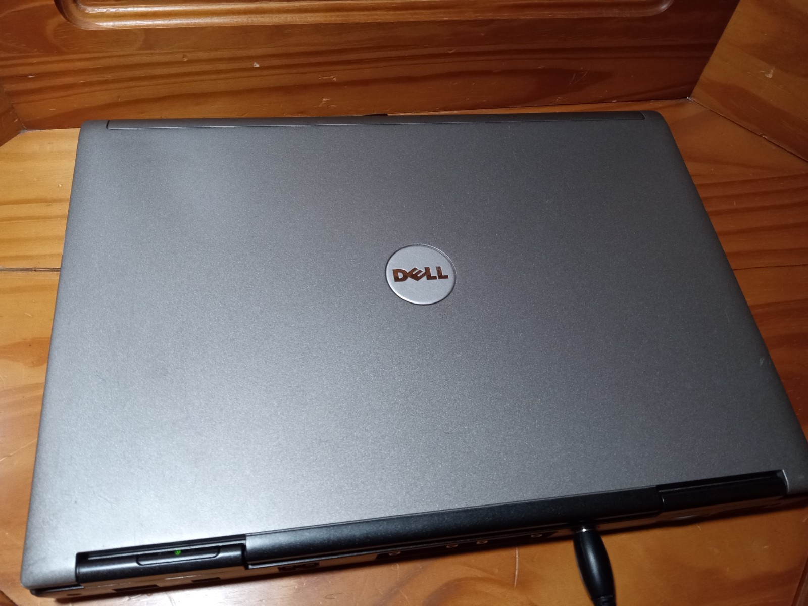 Dell Latitude D630 14in. (250GB HDD – 2GB RAM) Linux Debian 13 – Holds Charge!