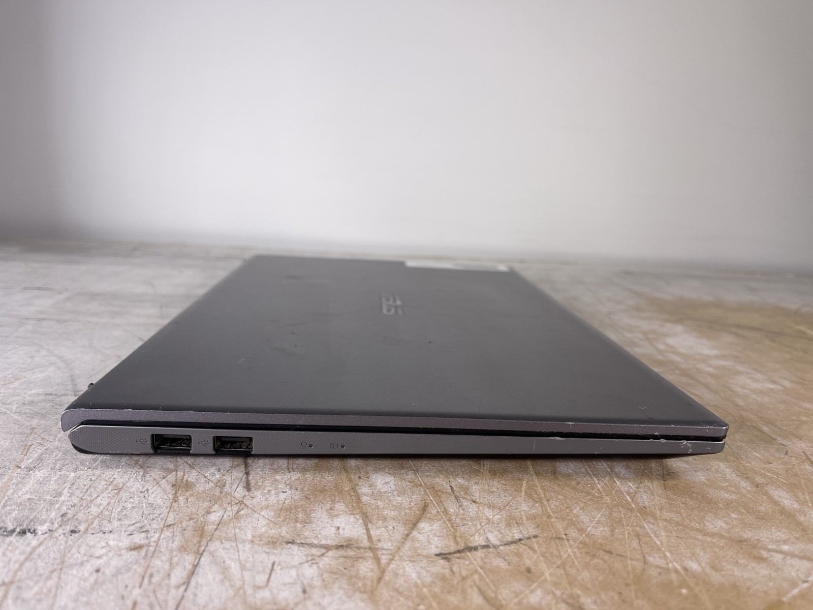 ASUS VIVOBOOK F512D RYZEN 3 3200U @ 2.60GHz, 16GB RAM, NO HDD/OS – (FOR PARTS)