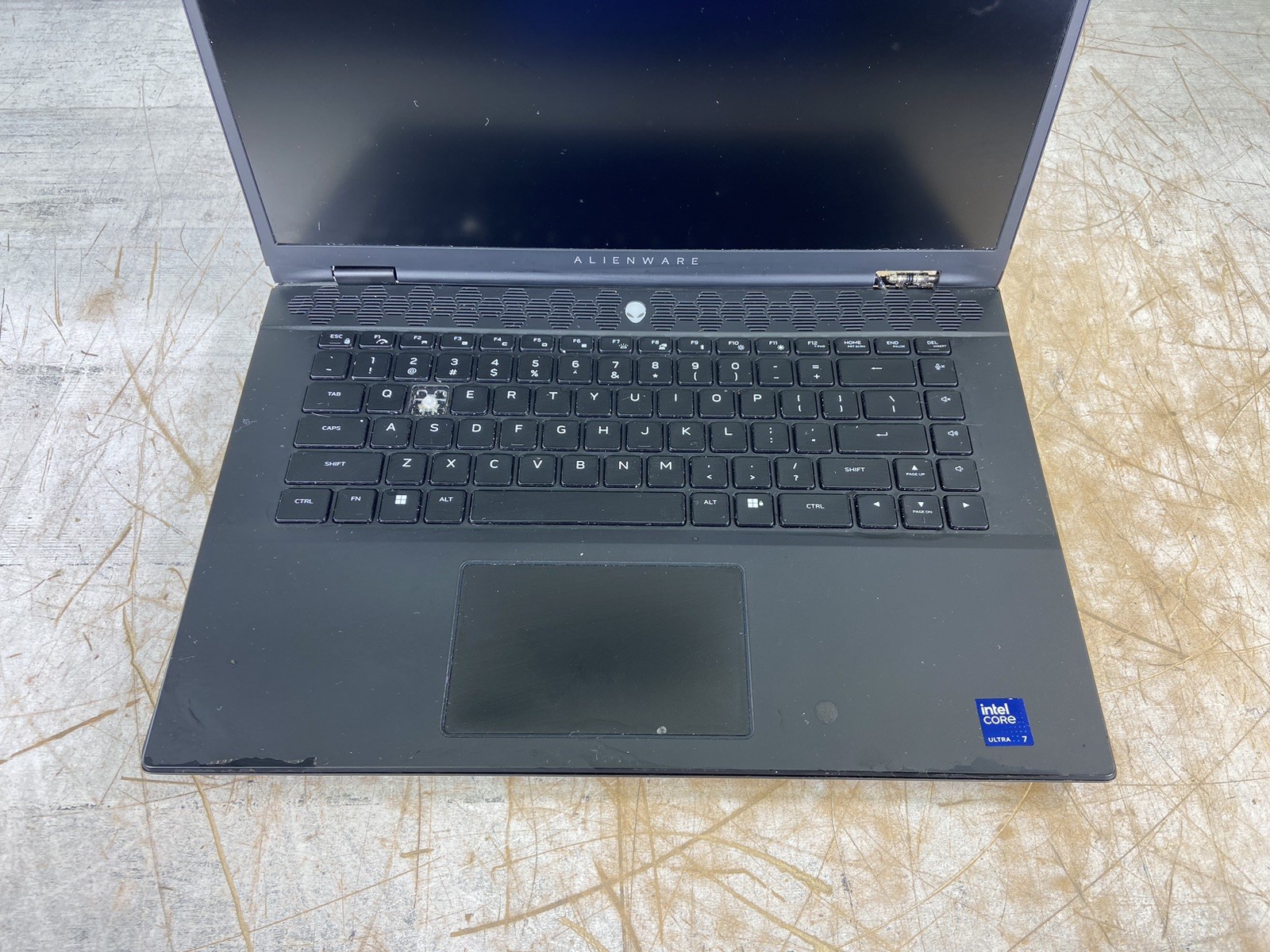 DELL ALIENWARE M16 R2 ULTRA 7 155H @ 1.4 GHz, NO RAM/HDD/OS – (FOR PARTS)