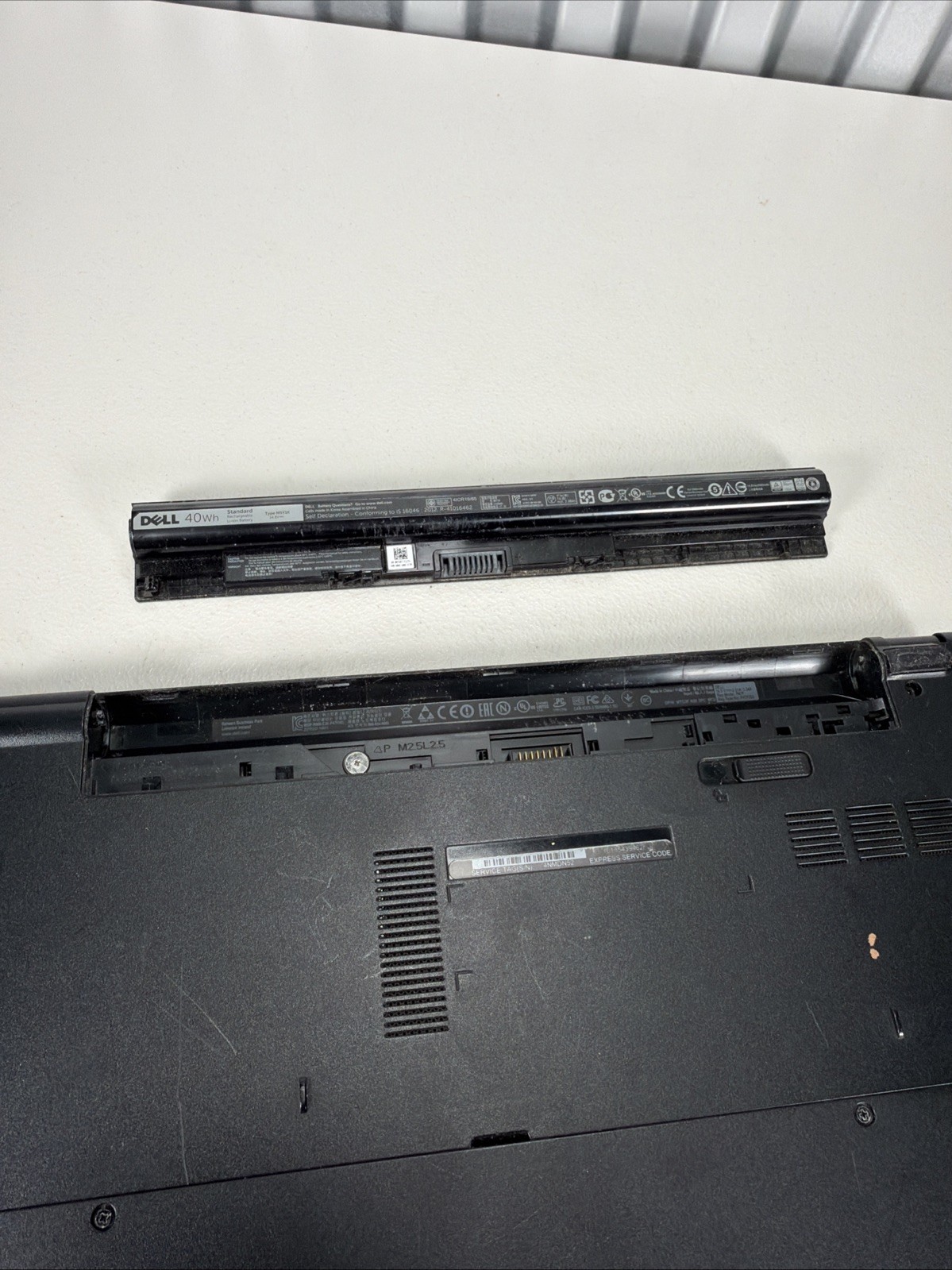 Dell Inspiron 15 P47F – FOR PARTS Unknown Condition