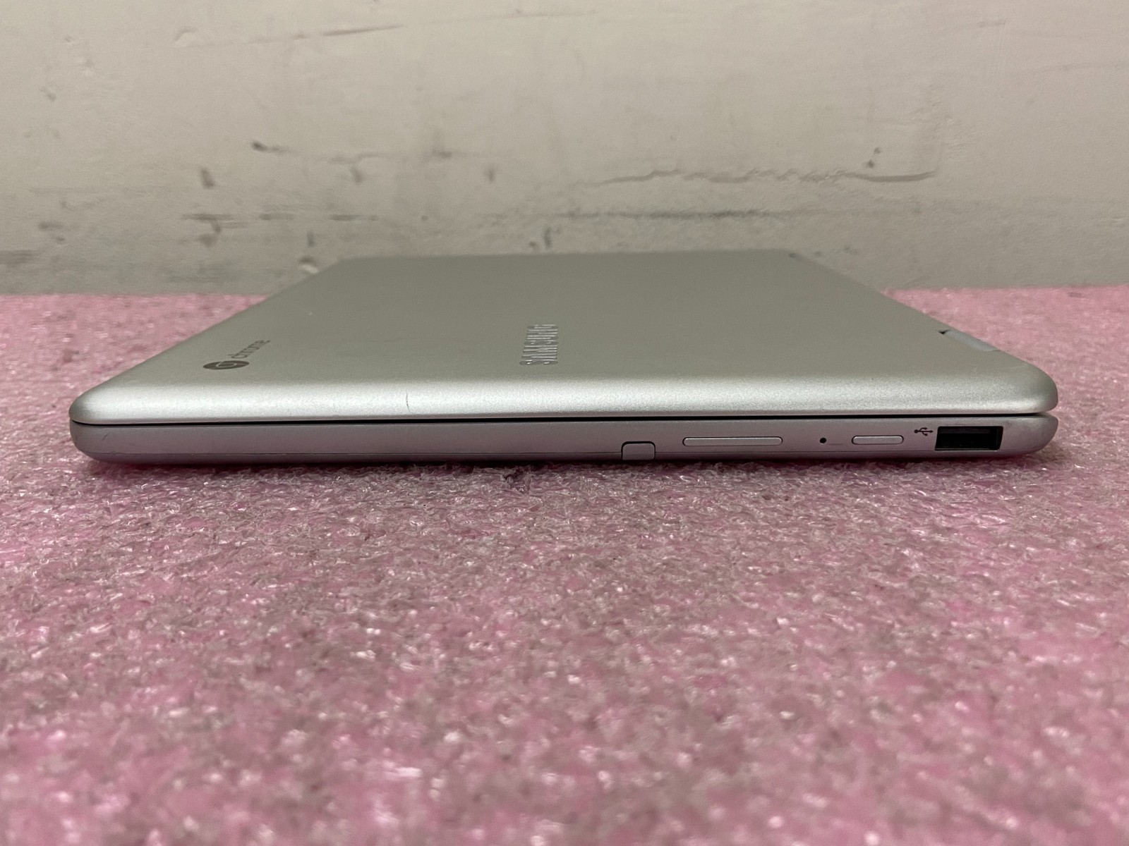 Samsung Chromebook Plus XE520QAB 12.2″ m3-7Y30 4GB RAM 64GB SSD w/PA | LP512