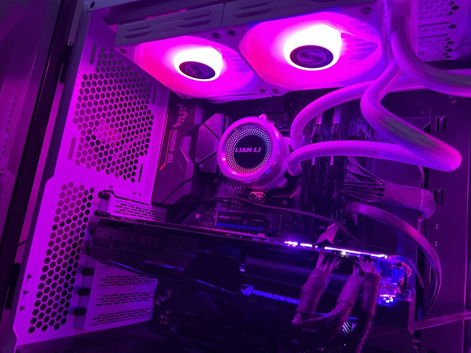 GAMING PC SETUP PC AND MONITOR