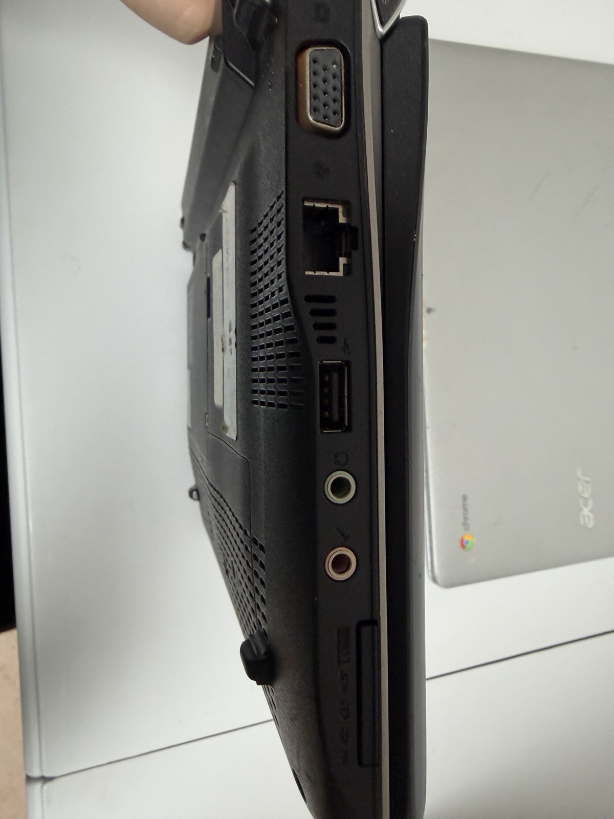 Acer Aspire One 10.1″ Laptop KAV10 No Cords For Parts