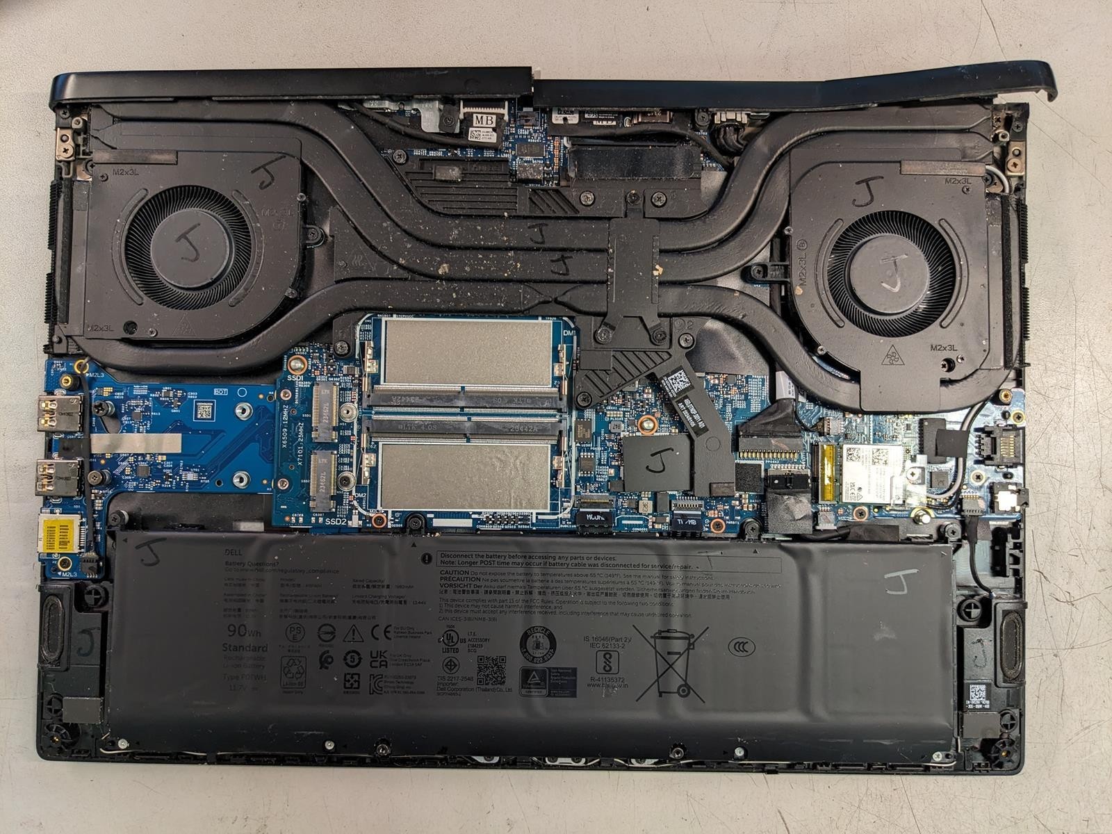 DELL ALIENWARE M16 R2 ULTRA 7 155H @ 1.4 GHz, NO RAM/HDD/OS – (FOR PARTS)