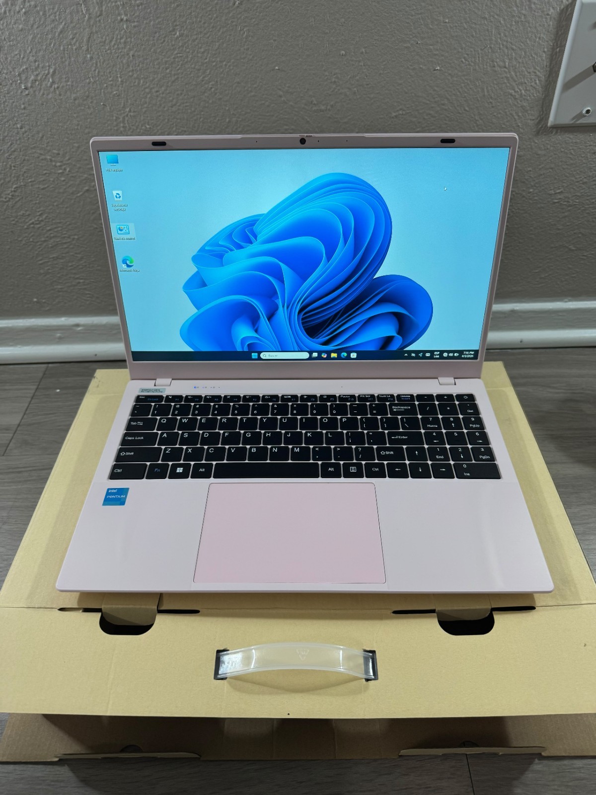 RNRUO 15.6″ Pink Laptop Intel Pentium Gold 6500Y 8GB Win11 Home