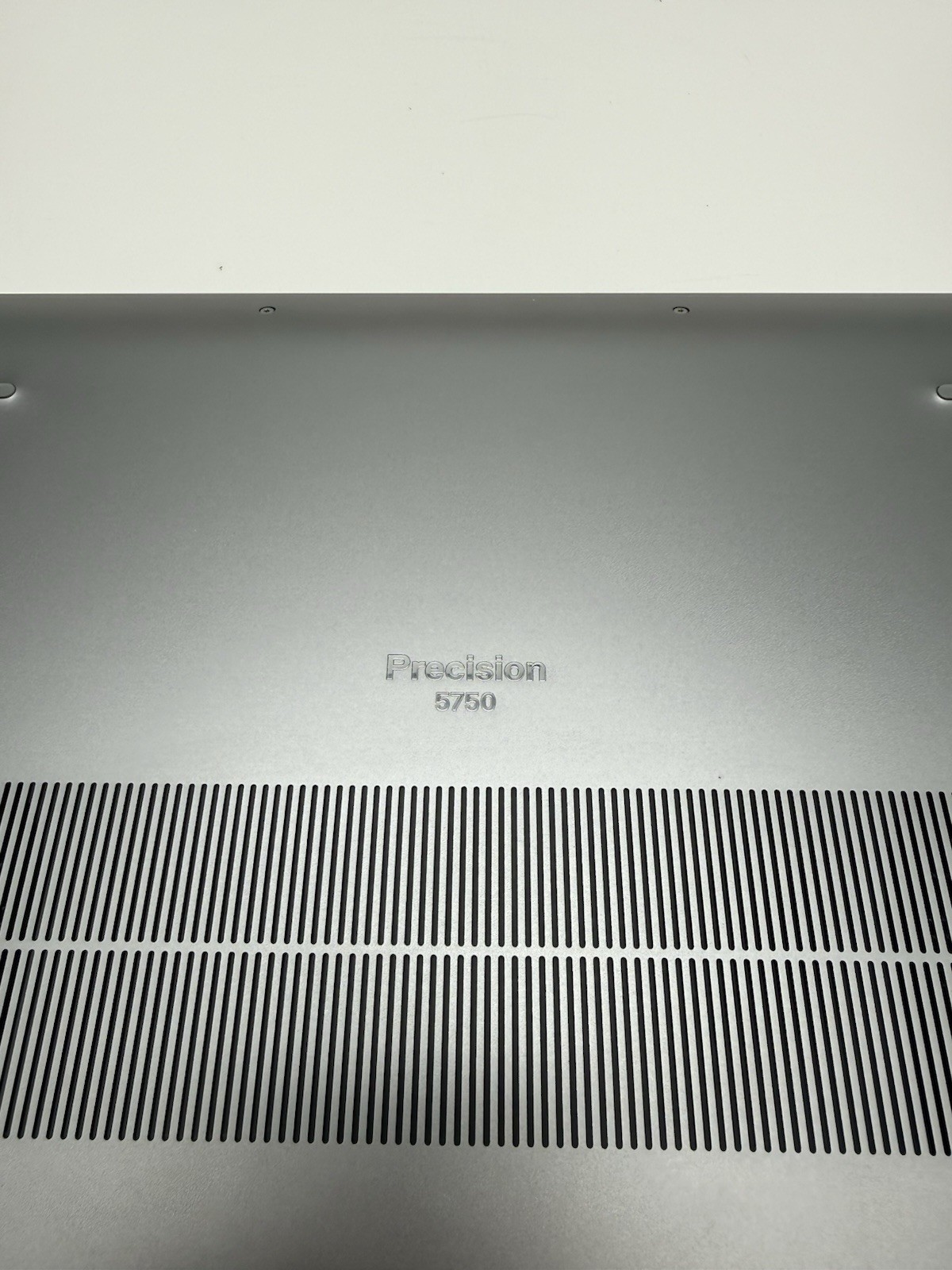 Dell Precision 5750 17 FHD+ i7-10850H | Quadro T2000 | 32GB | 512GB SSD | Win11P