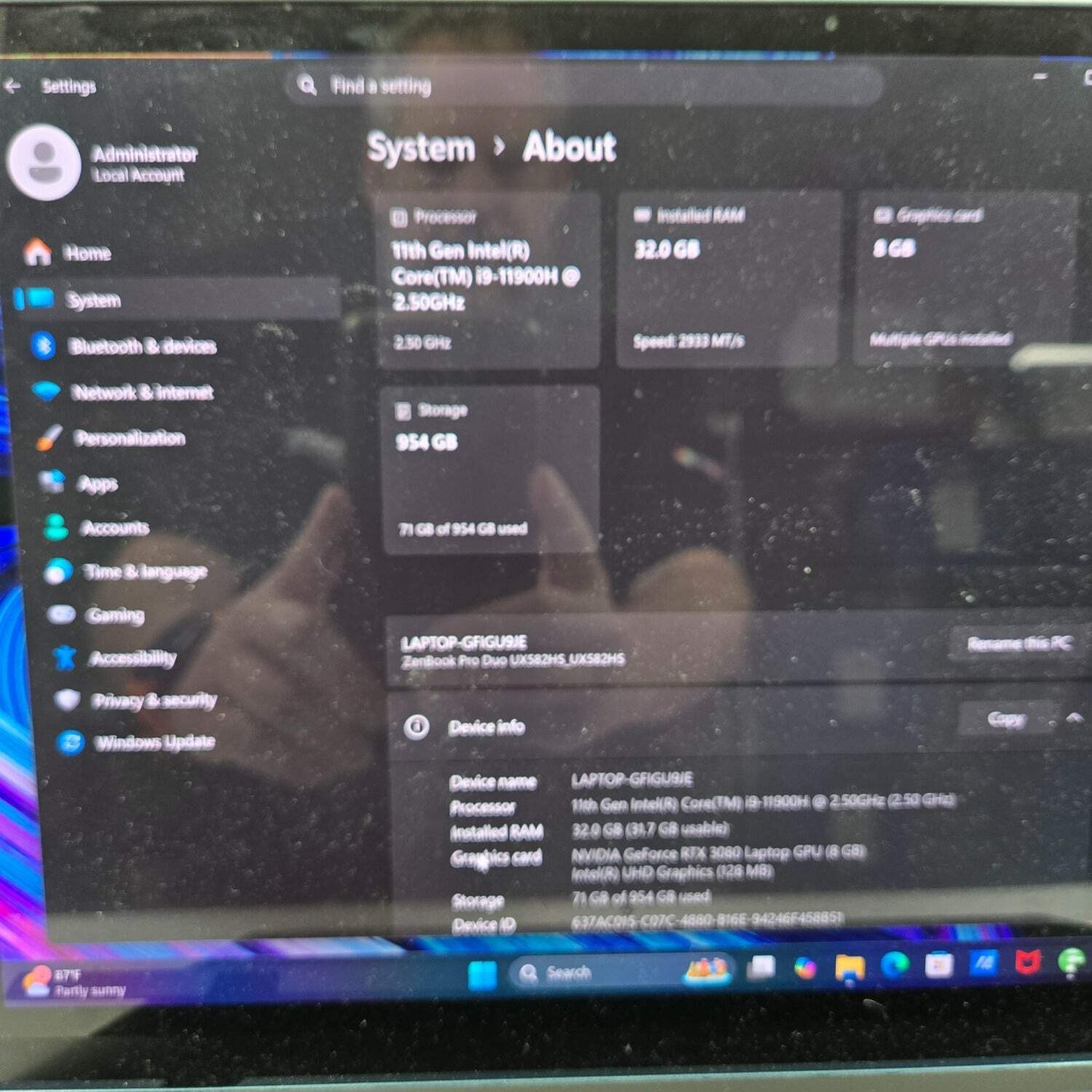 Asus Zenbook Pro Duo 15 UX582H 15.6″ i9-11900H 2.5GHz 32GB RAM 1TB SSD SSD