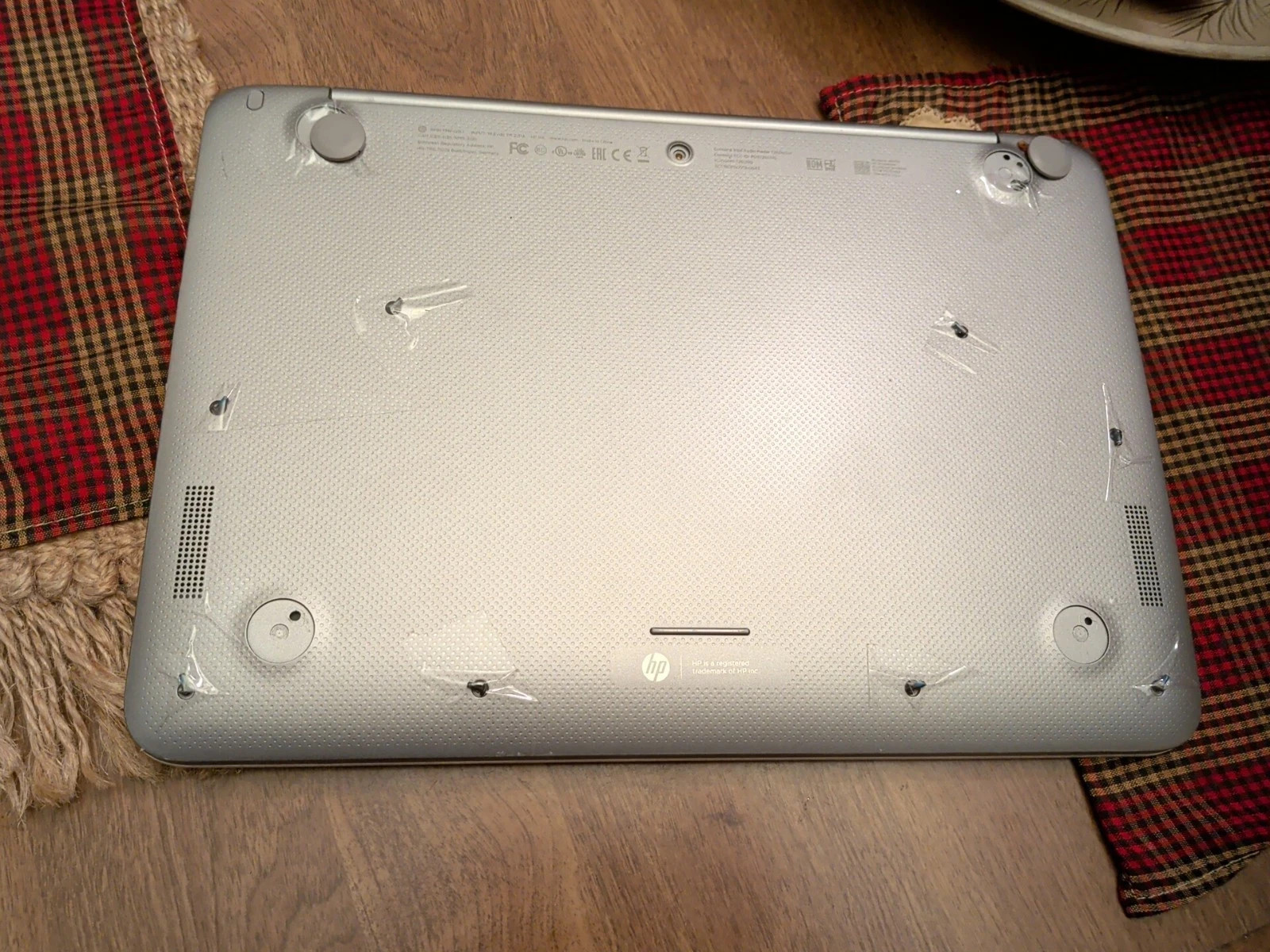 HP 14-ak040nr Chromebook – Parts Only Needs Keyboad and Power port good screen