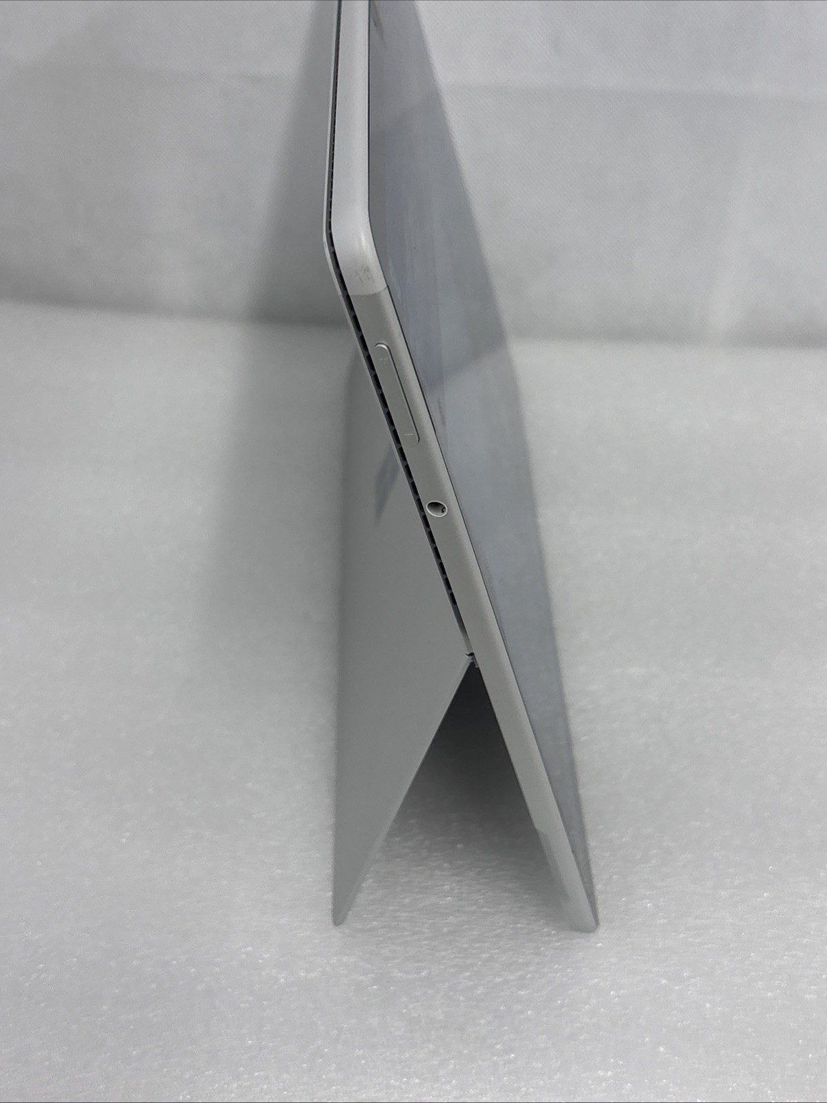 Microsoft Surface Pro 8 (256GB, Intel i5 11th, 16GB, LTE) Platinum *Read*