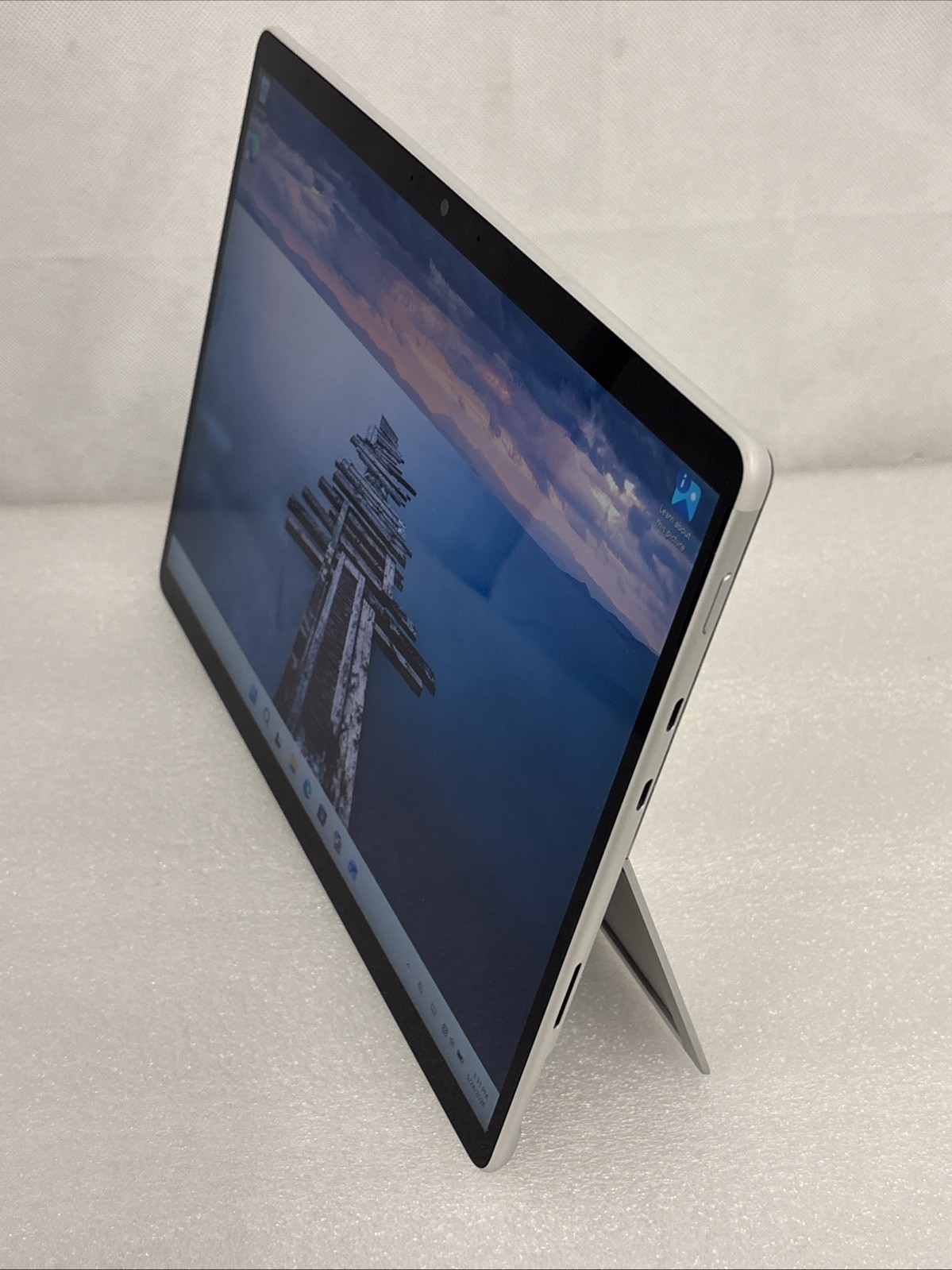 Microsoft Surface Pro 8 (256GB, Intel i5 11th, 16GB, LTE) Platinum *Read*