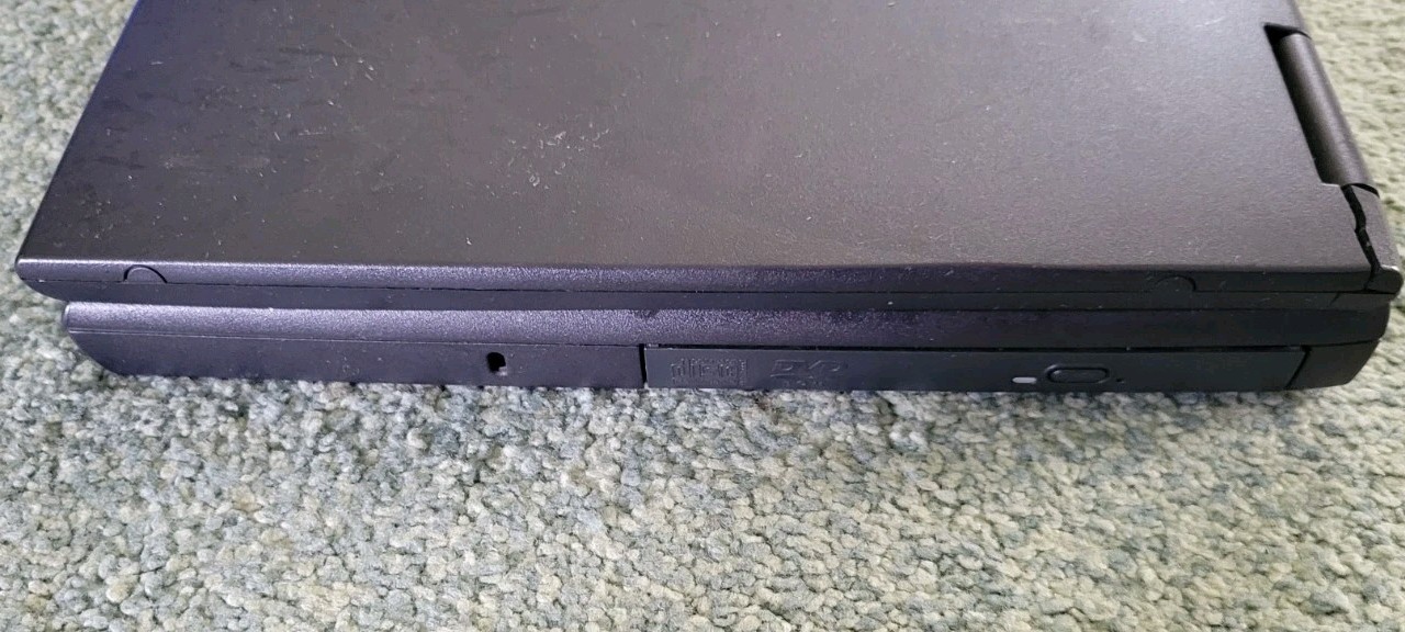 Dell Inspiron 2650 Retro Gaming Laptop Pentium 4 1.70GHz 128MB RAM Windows XP