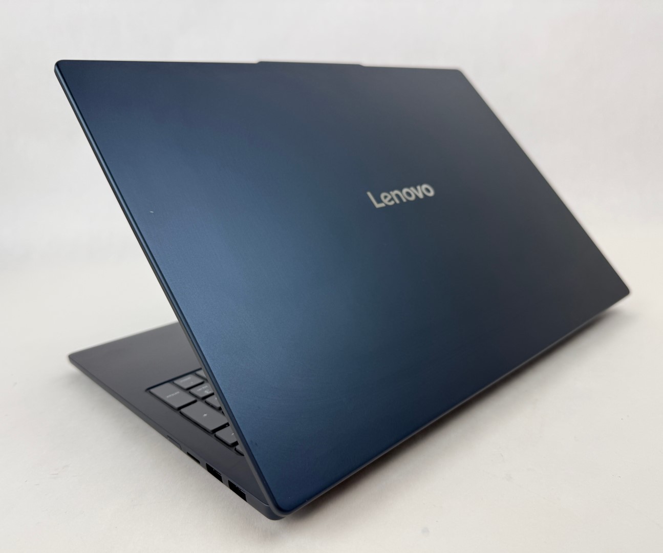 IdeaPad Slim 5 16IRH10R 16″ 1920×1200 Touch Core 7 240H 16GB 1TB SSD W11H