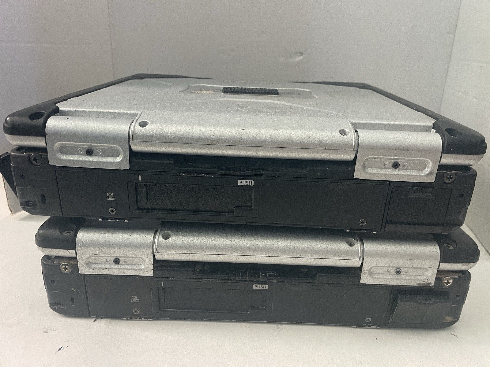 Lot 2 Panasonic CF-31 Core i3-2310M 2.10GHz 4GB RAM – No HHD – With Battery