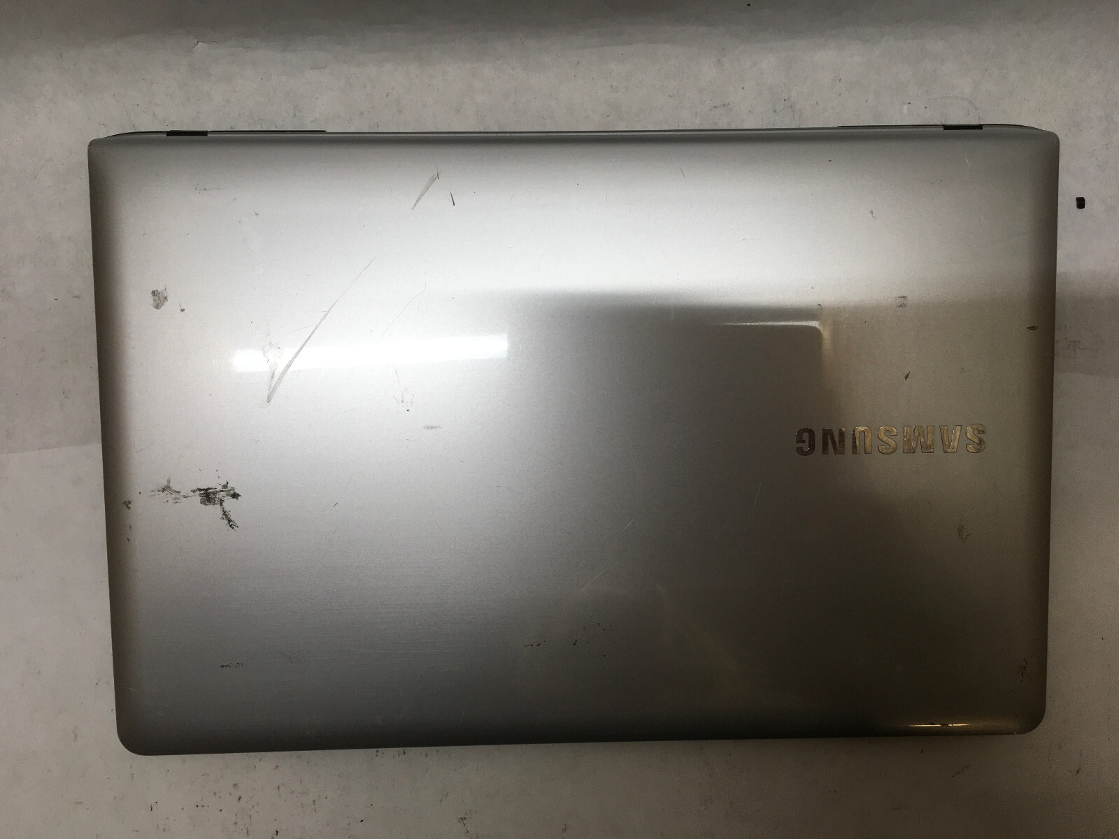 Toshiba Notebook NP300ESE 15″ Core i3 3rd Gen FOR PARTS, BROKEN SCREEN -EQ
