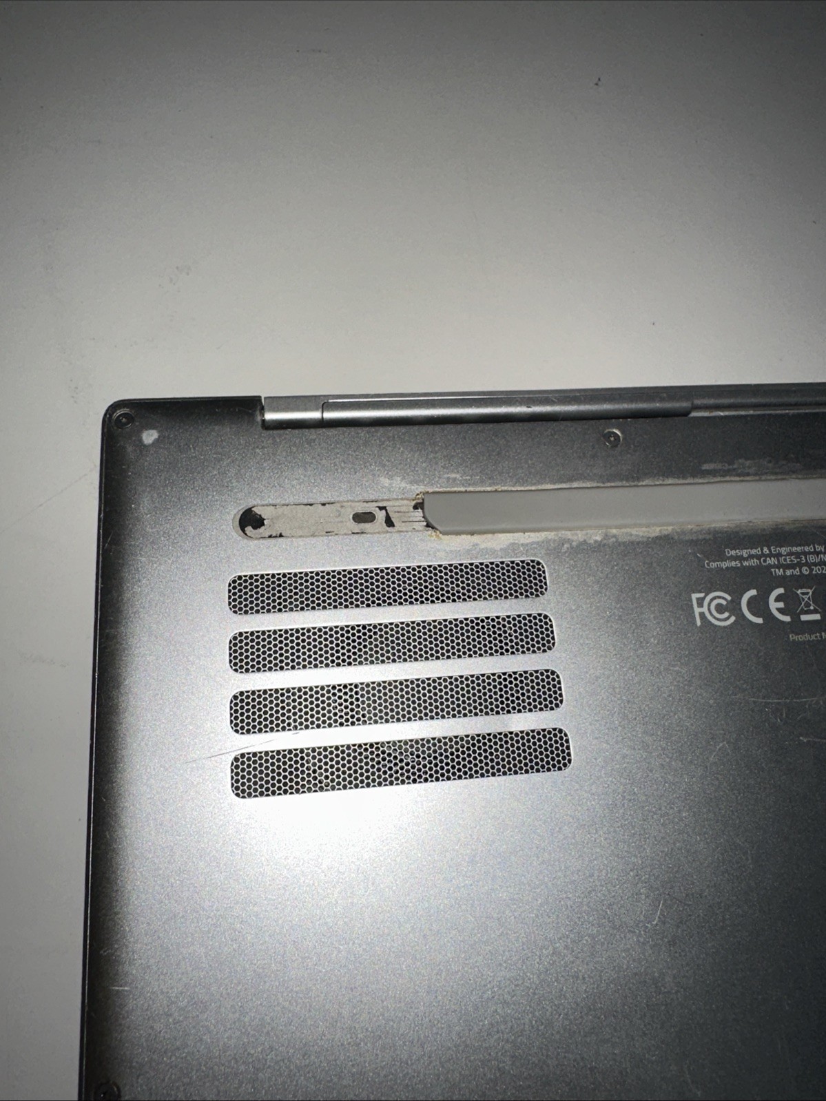 Razer Book 13 RZ09-0357 i5-1135G7 2.4GHz 8GB RAM 256GB SSD SIGNS OF WEAR