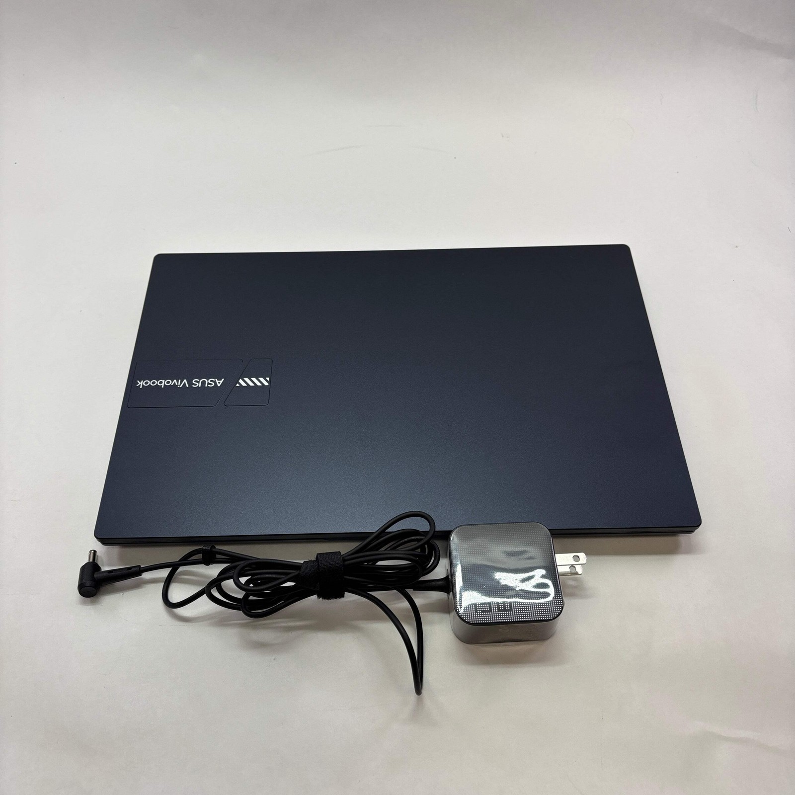 Asus Vivobook 14 X1404V 14″ i3-1315U 1.2GHz 250GB SSD