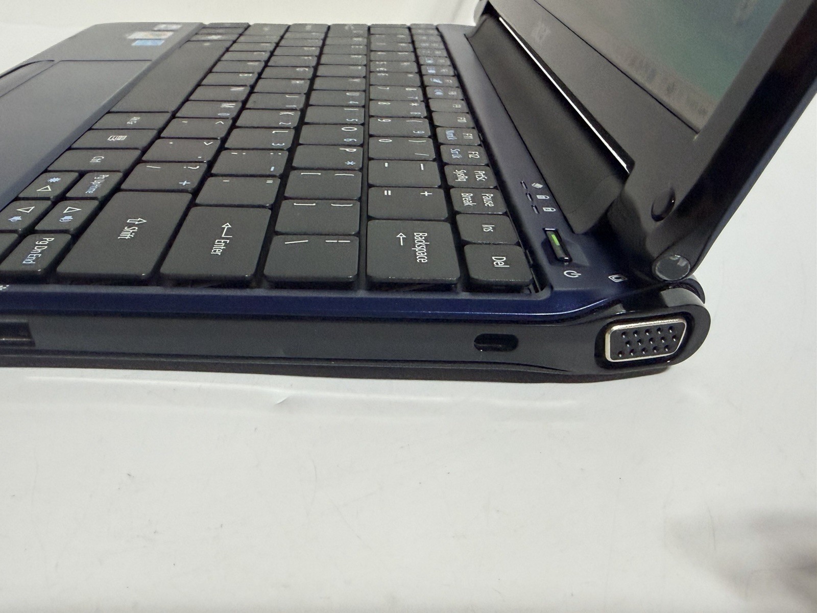 Acer Aspire One Netbook Blue 10.1″ Intel Atom 2GB RAM 80GB HDD Windows 7 Case