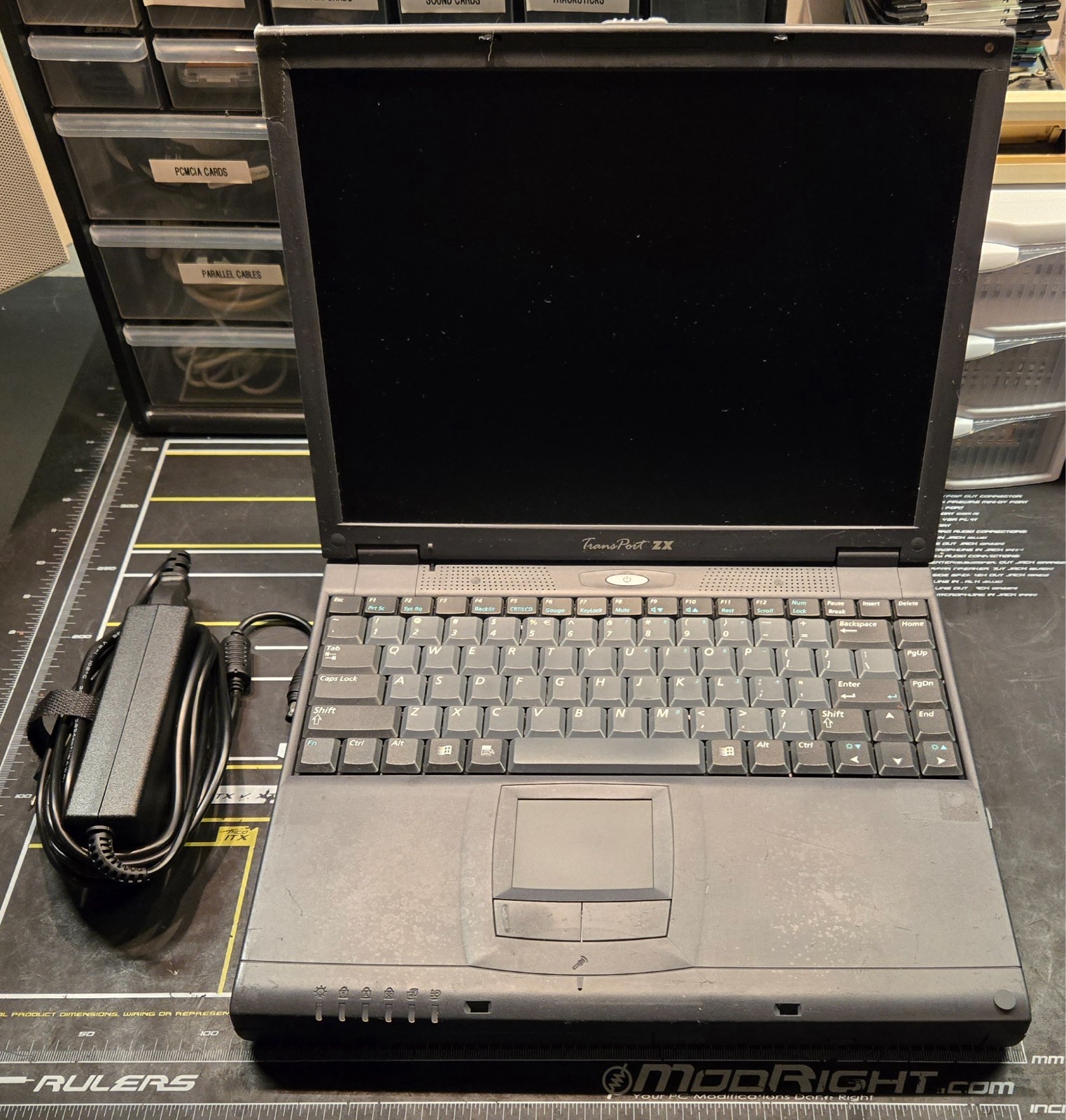 Vintage Micron Transport ZX (Intel Pentium II @ 400 MHz, 128 MB RAM, Win98SE)