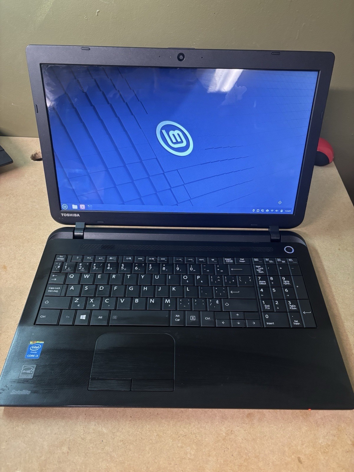 Toshiba Satellite C55 Laptop Intel i3-4005U 4GB 750GB HDD LINUX