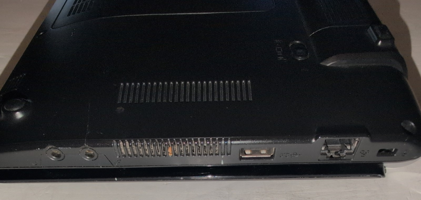 ASUS EEE PC 1000HE 10″ Screen Powers on/No Hard Drive OS or Power Supply