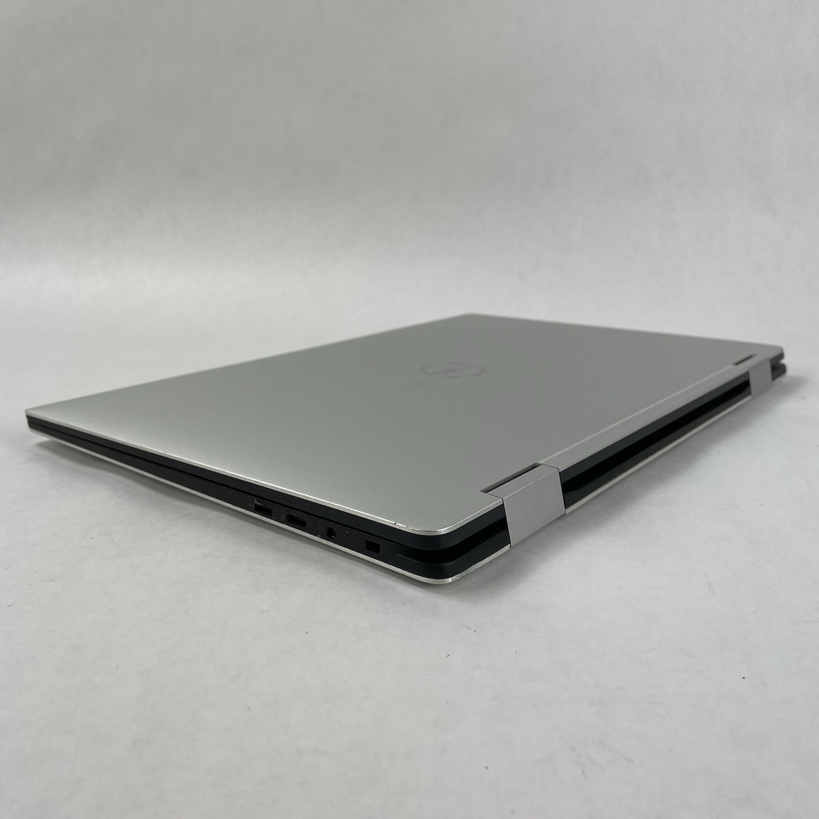 Dell XPS 15 9575 2-in-1 15.6″ i5-8305G 2.80 GHz 8 GB RAM No SSD/OS/AC/Battery