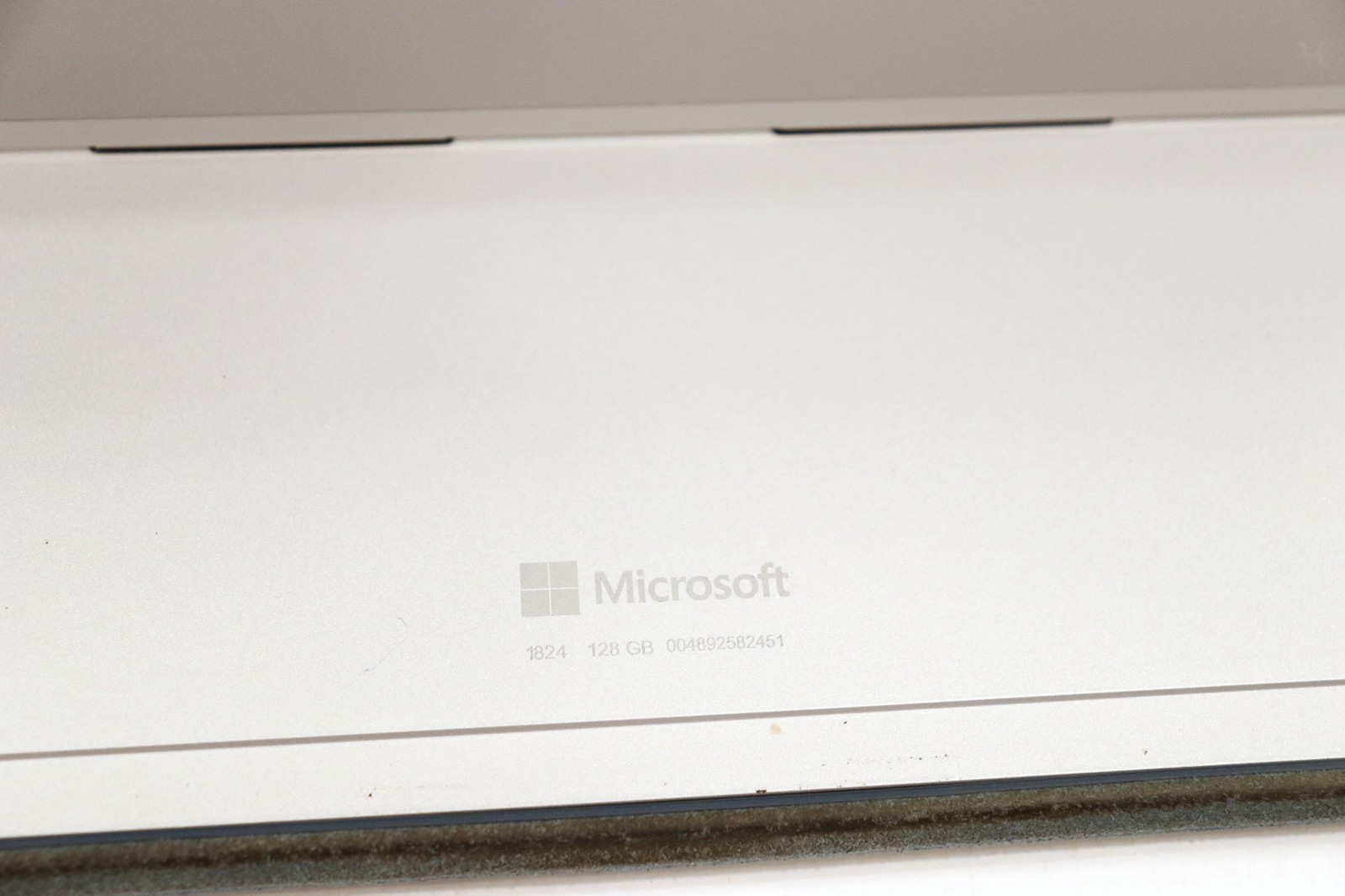 Microsoft Surface Go 1824 10″ Pentium 4415Y 8GB 128GB NVMe Win 11 Home – Read