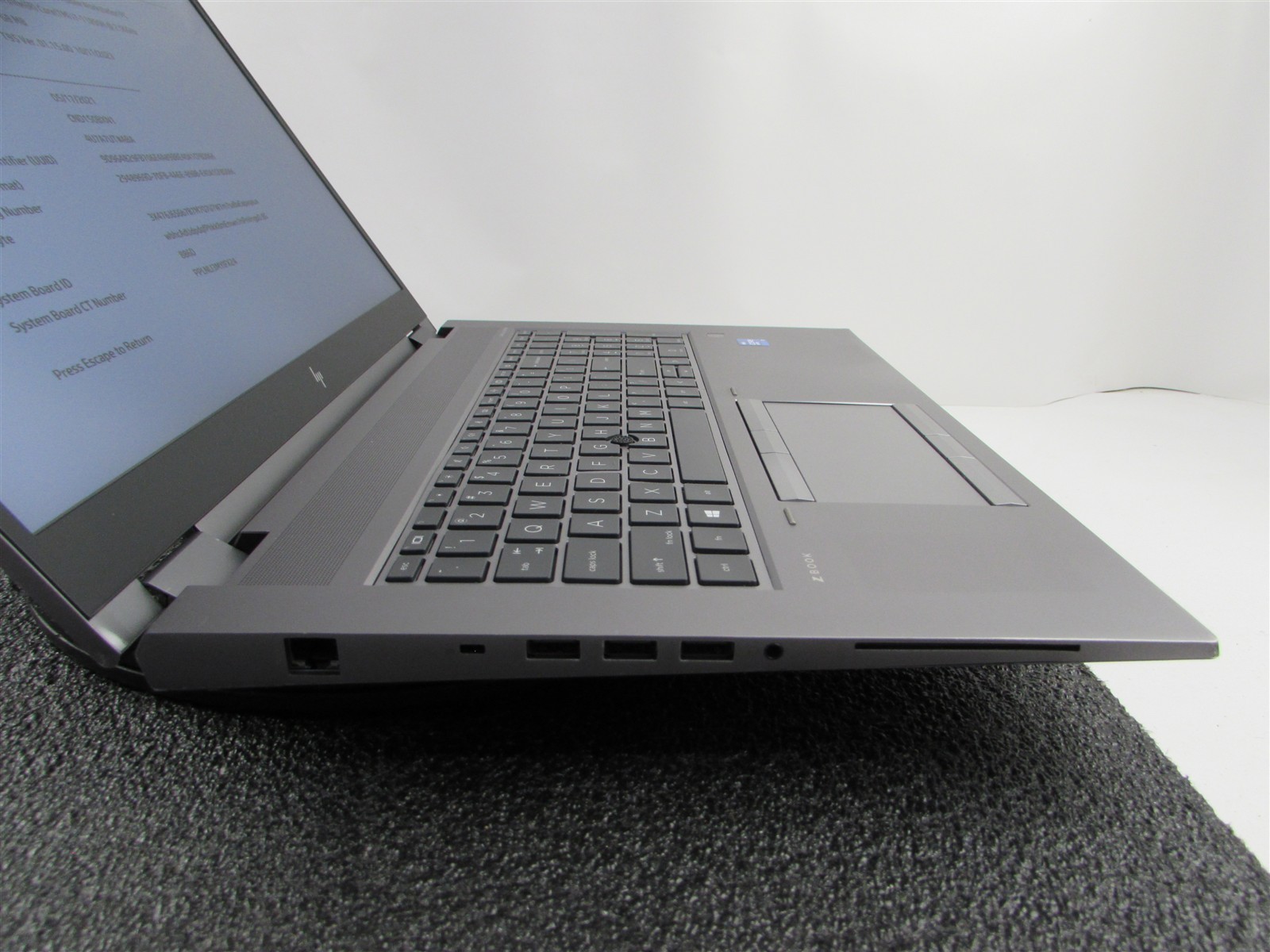 HP ZBOOK FURY 17 (G8) CORE I7-11850H 512GB SSD 32GB RAM NVIDIA RTX A4000 NO O.S