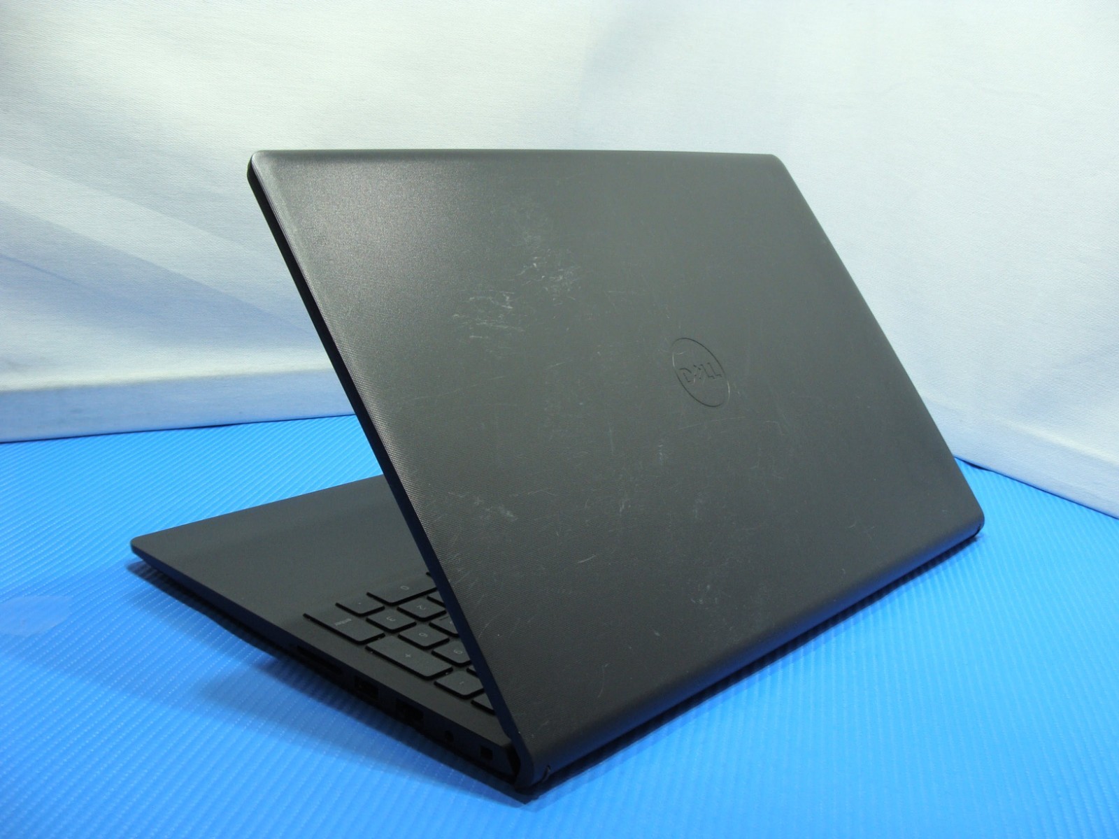 Dell Vostro 15 3510 15.6″ FHD Core i7-1165G7 2.8GHz 16GB 512GB SSD W11P +Charger