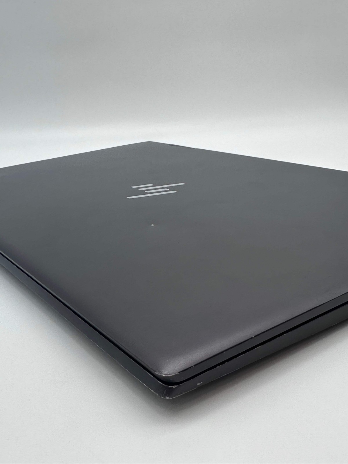 HP ENVY x360 15.6″ Laptop AMD Ryzen 5 4500U Series 8GB RAM 512GB w/ Charger