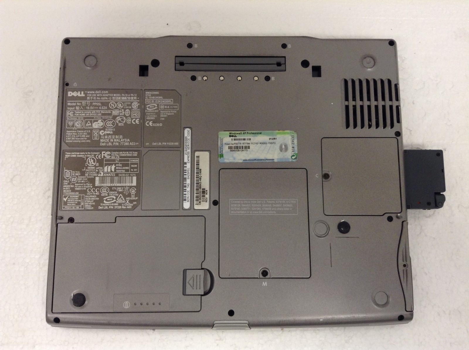 Dell Latitude D600 14″ Pentium M 1.5GHz Laptop w/512MB, DVD/CDRW, NO HDD, WORKS