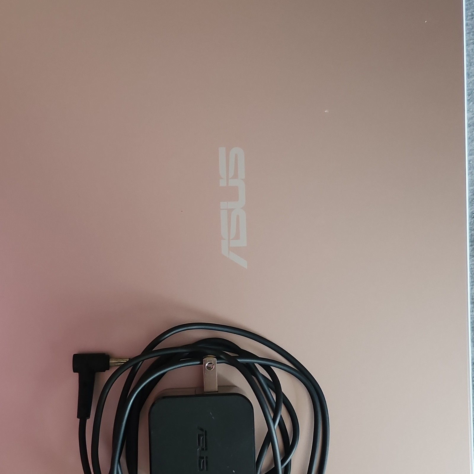 ASUS E510 15.6″ Rose Gold Laptop Intel Pentium Silver Win 11 Home Charger
