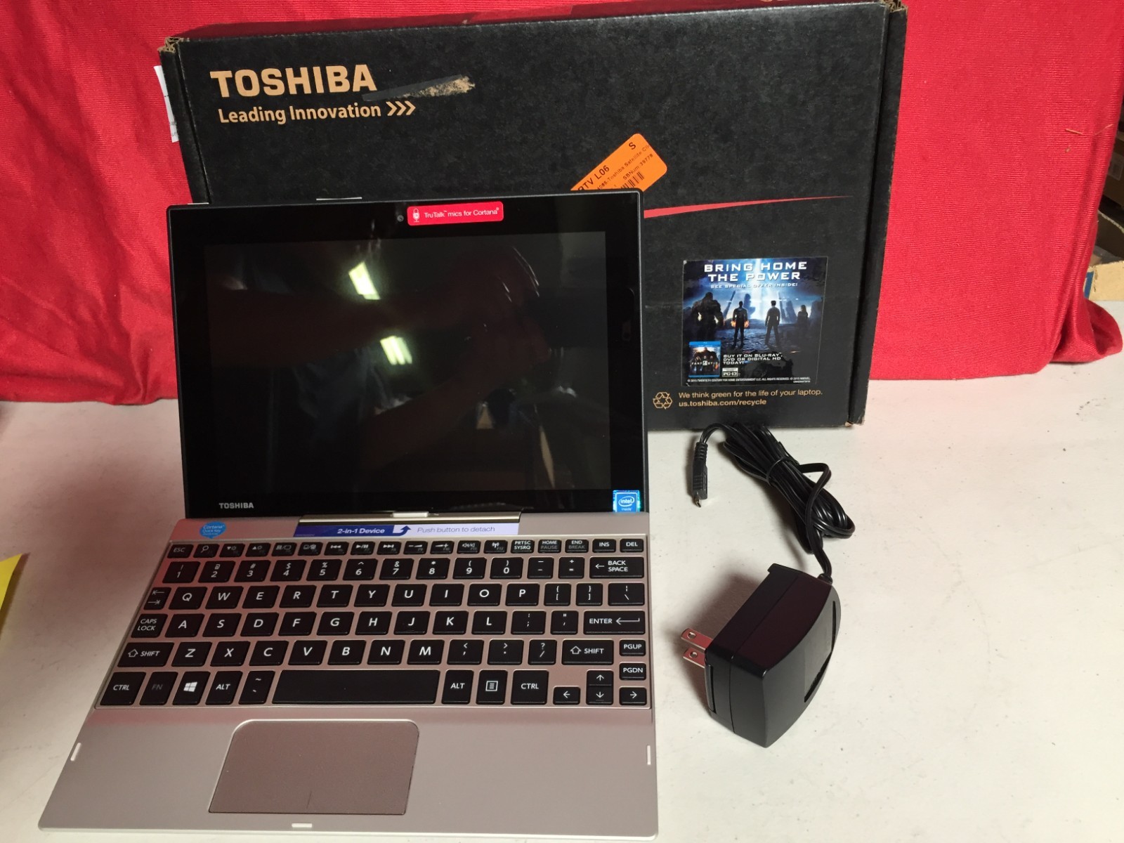 Toshiba Satellite Click 10LXOW 1.44GHz CPU 30GB HDD [ FOR PARTS OR NOT WORKING ]