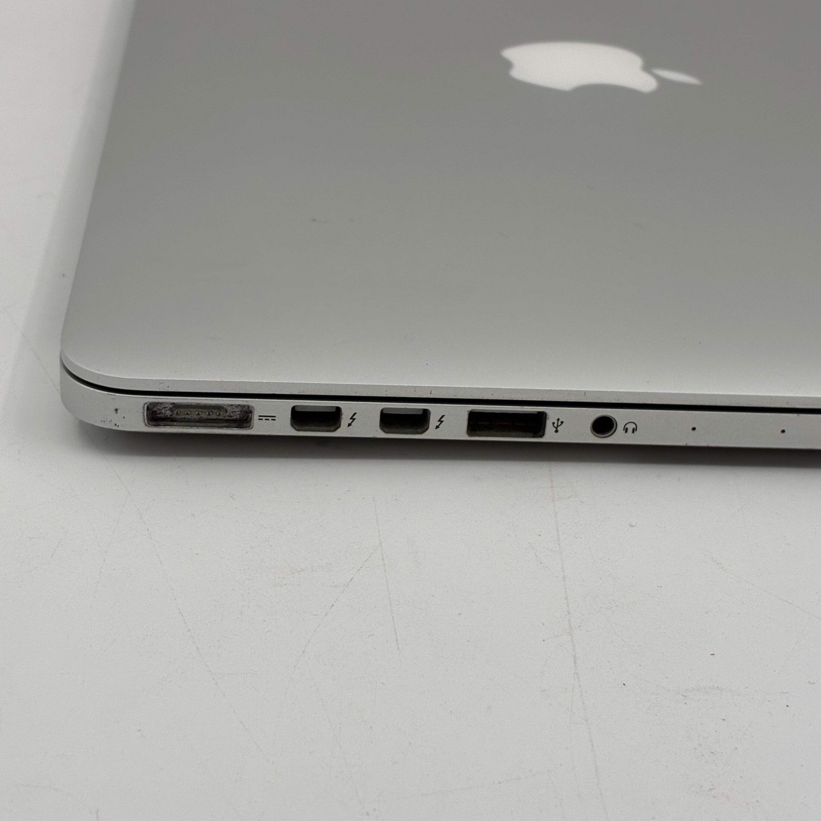 Apple MacBook Pro 13″ 2015 A1502 i5 2.9GHz 8GB 512GB SSD Silver Retina – Needs B