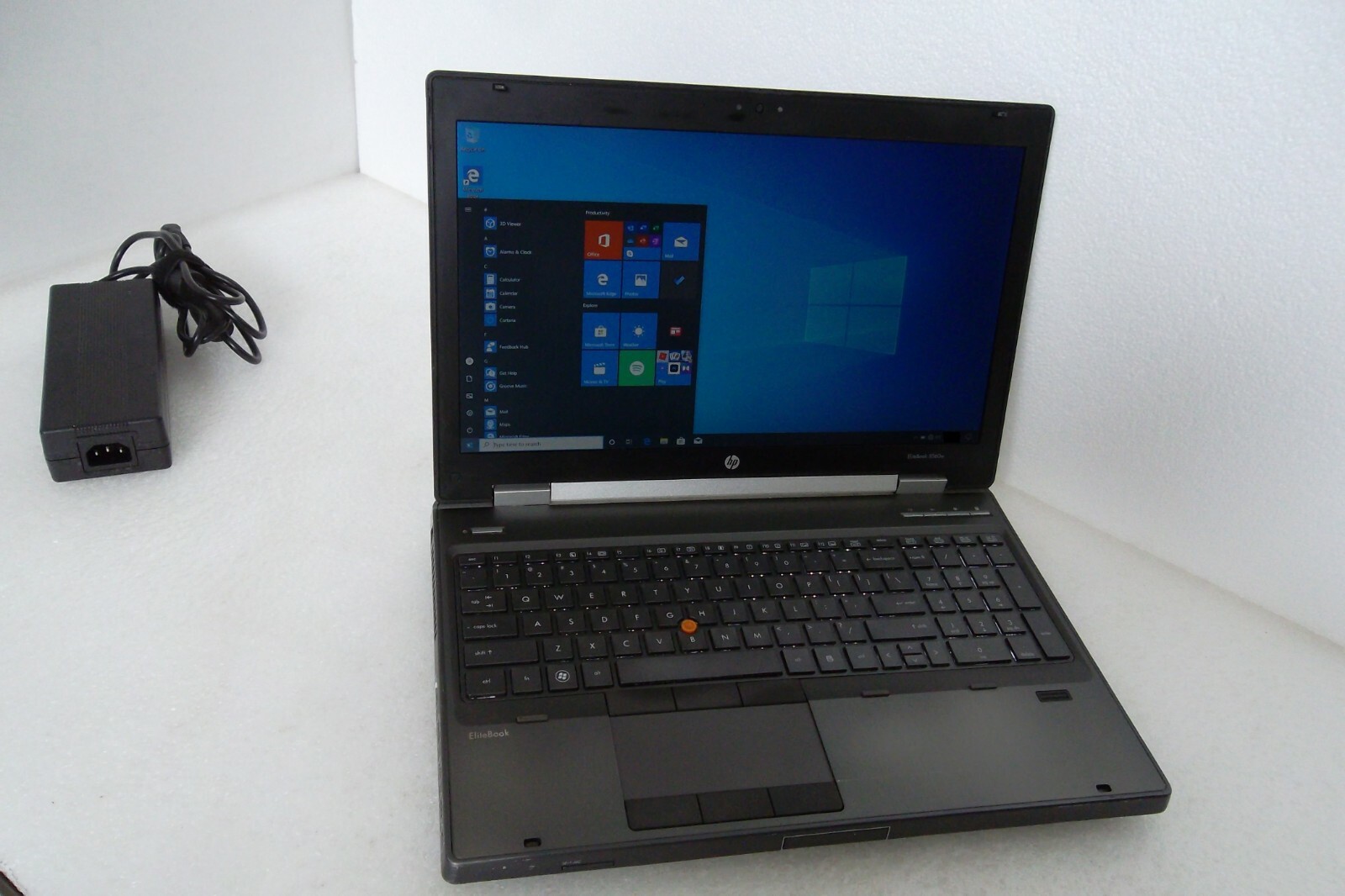 HP EliteBook 8560w Intel Core i7 (Quad) 2.20GHz 16GB Wi-Fi 500GB WebCAM XU085UT