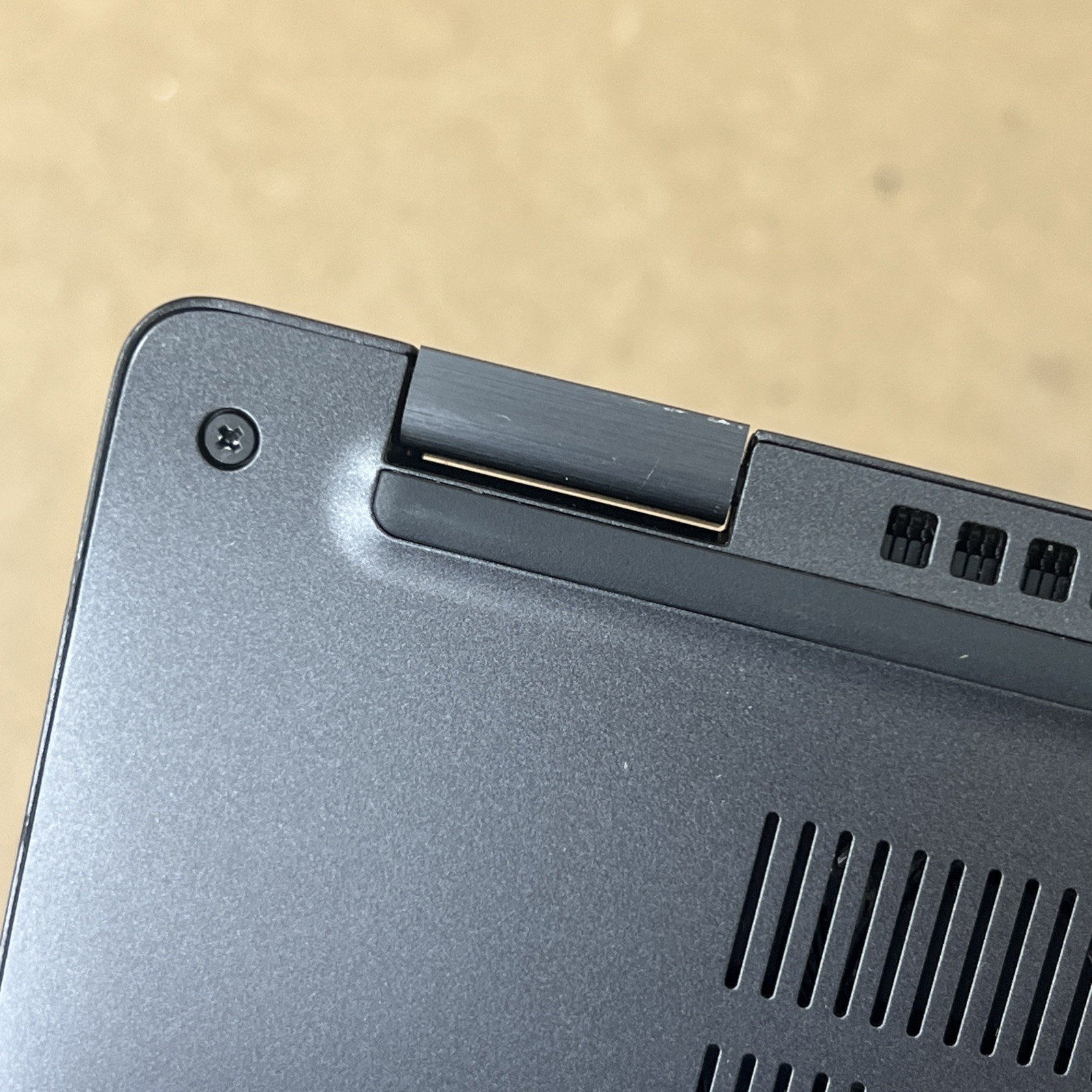 Dell Latitude 5300 2-in-1 i7-8665U 1.9GHz 32GB Ram 2TB SSD – Fair