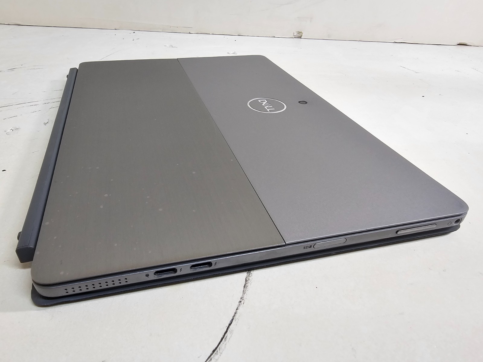 Dell Latitude 7200 2 in 1 Tablet Laptop 1.9 GHz i7 16GB 256GB 12.3″ Touchscreen