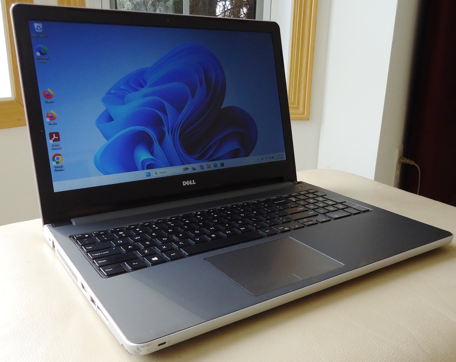 Dell Inspiron 15 5559 15.6″ i5-6200U 2.30GHz 8GB 250GB SSD Windows 11 MS Office