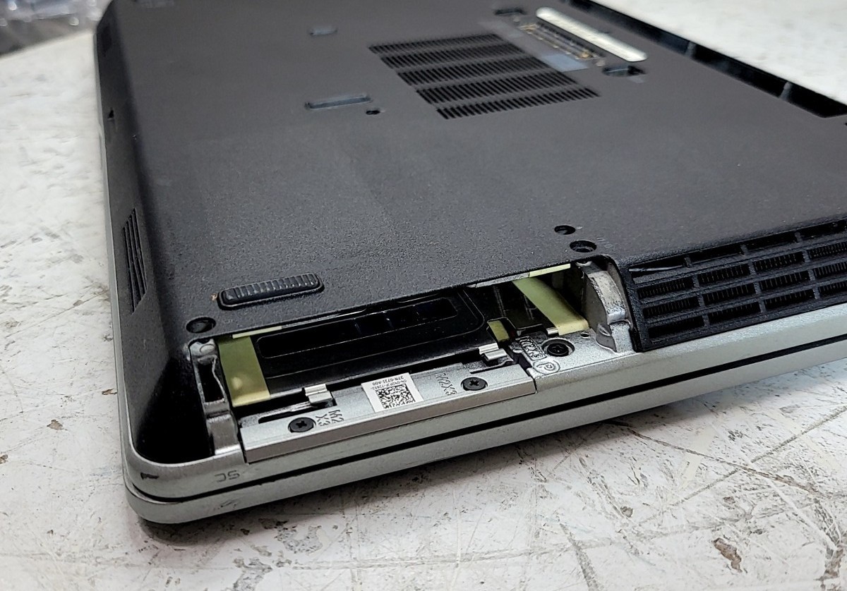 Dell Latitude E6330 13.3″ Laptop Core i7-3540M 4GB SEE NOTES