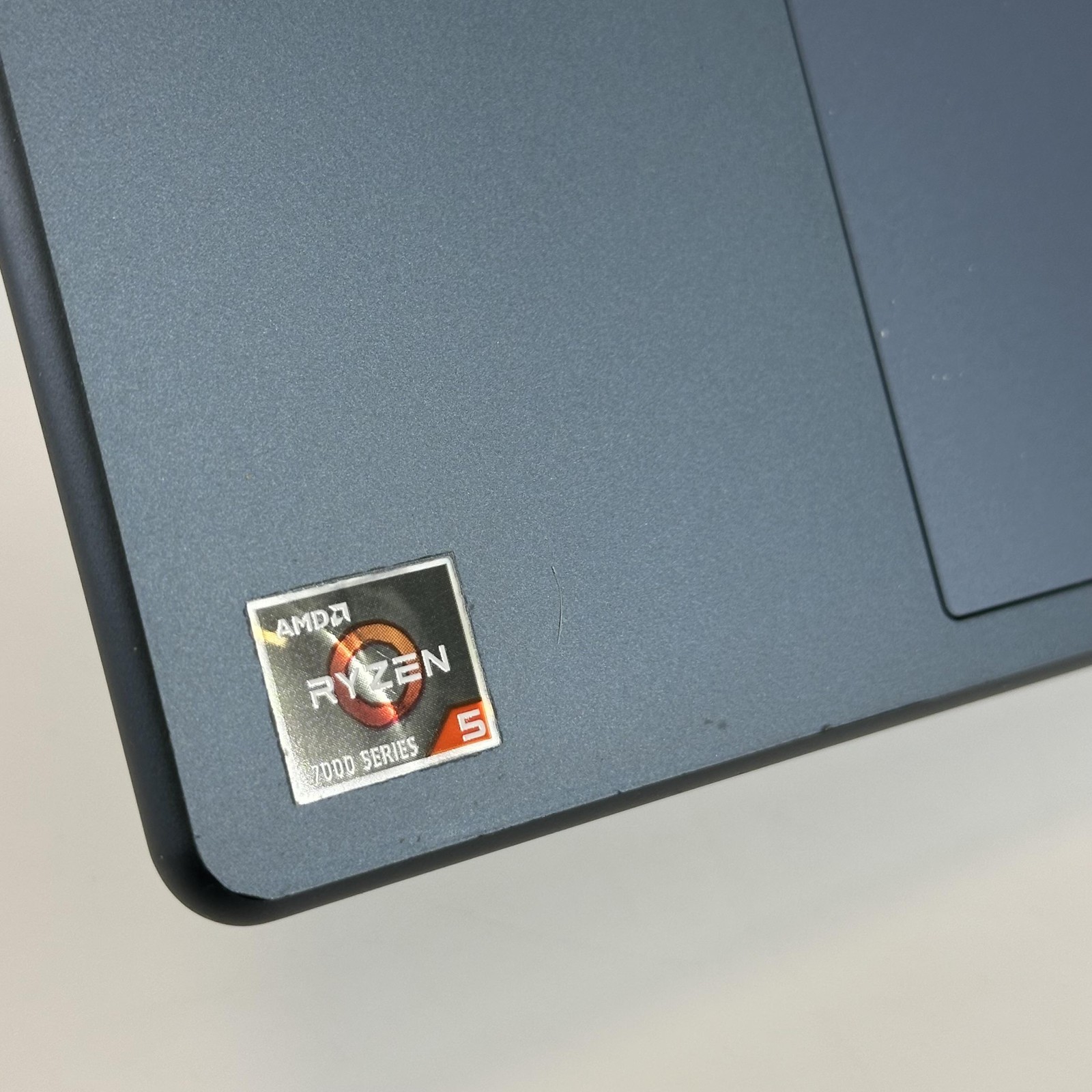 Lenovo Yoga 6 13.3 Blue FHD+ TOUCH 2.0 GHz Ryzen 5 7530U 8GB RAM 256GB SSD Good