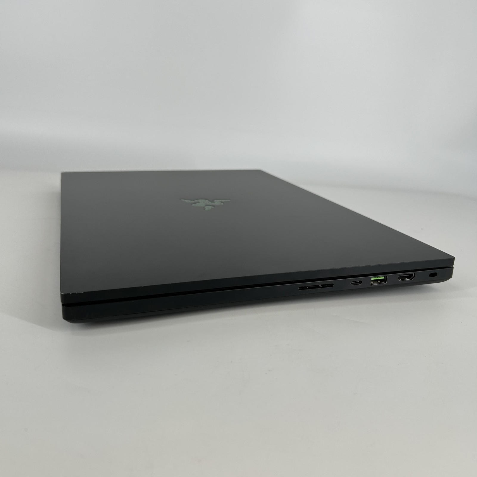 Razer Blade 18 240Hz QHD+ 2.2 GHz i9-13980HX 64GB 2TB RTX 4090 – THERMAL ISSUE